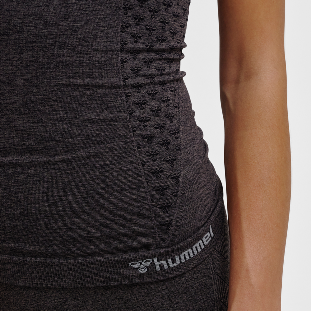 Hummel hmlCI seamless top in black melange - Image 4