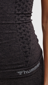 Hummel hmlCI seamless top in black melange - Image 4