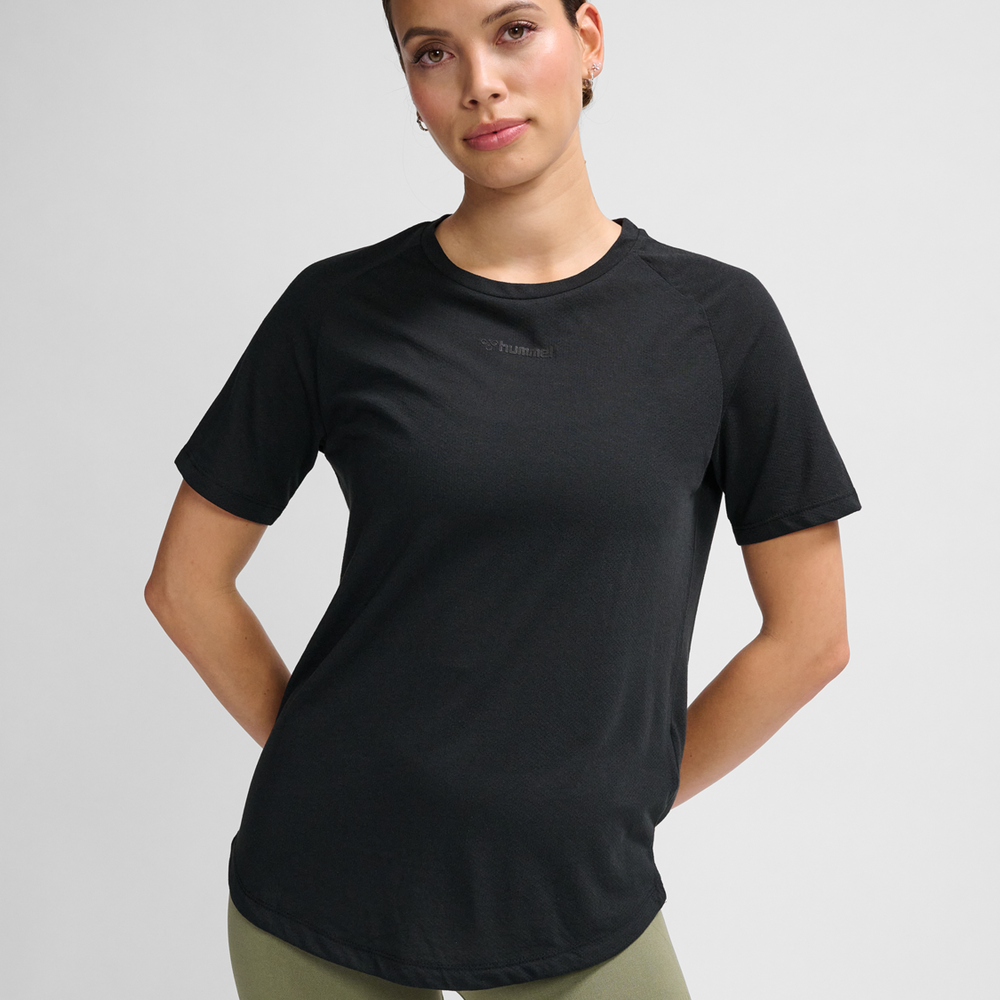 Hummel hmlMT vanja t shirt in black - Image 1