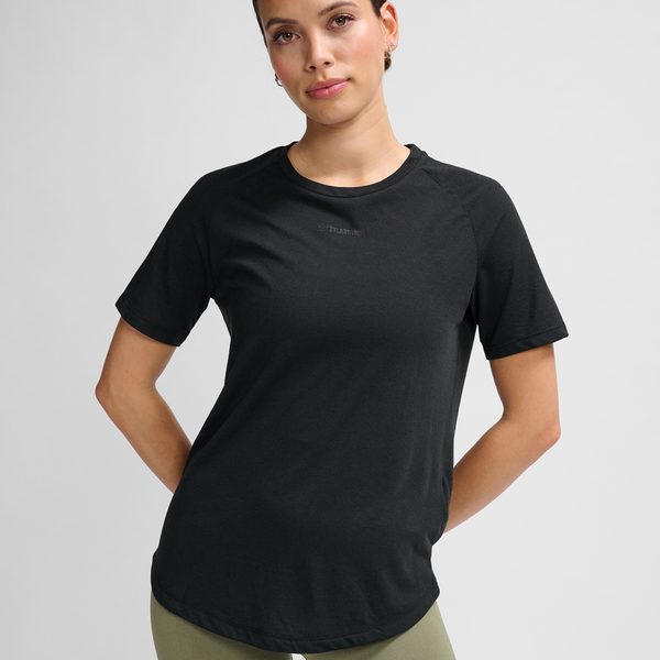 Hummel hmlMT vanja t shirt in black