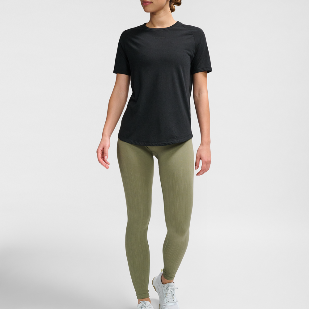 Hummel hmlMT vanja t shirt in black - Image 2