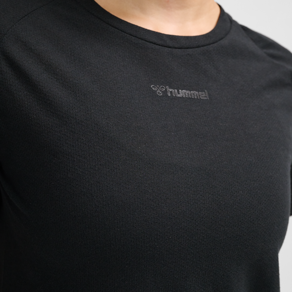 Hummel hmlMT vanja t shirt in black - Image 4