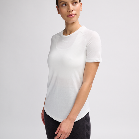 Hummel hmlMT vanja t shirt in white