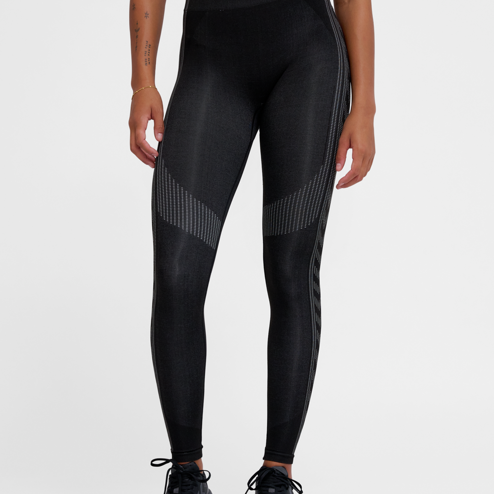 Hummel hmlSHAPING seamless mw tights in black - Image 1