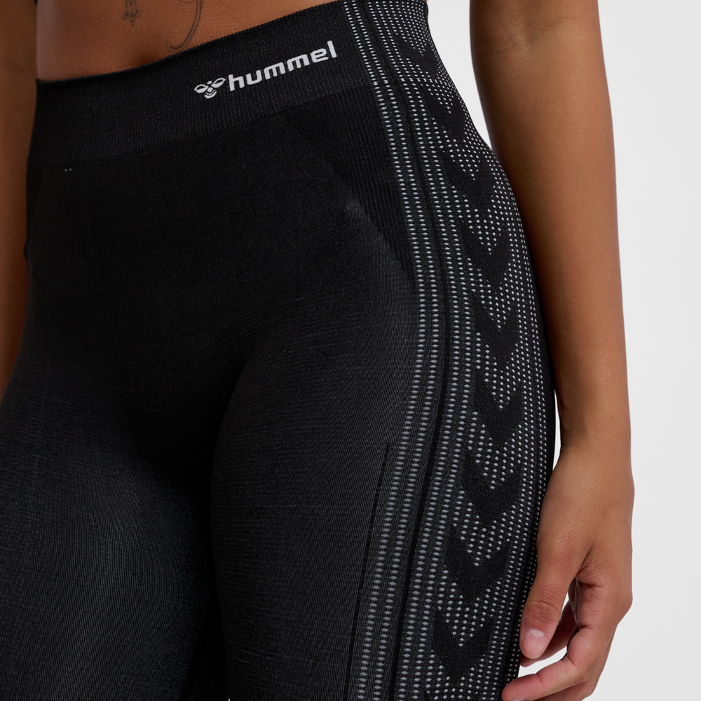 Hummel hmlSHAPING seamless mw tights in black - Image 4