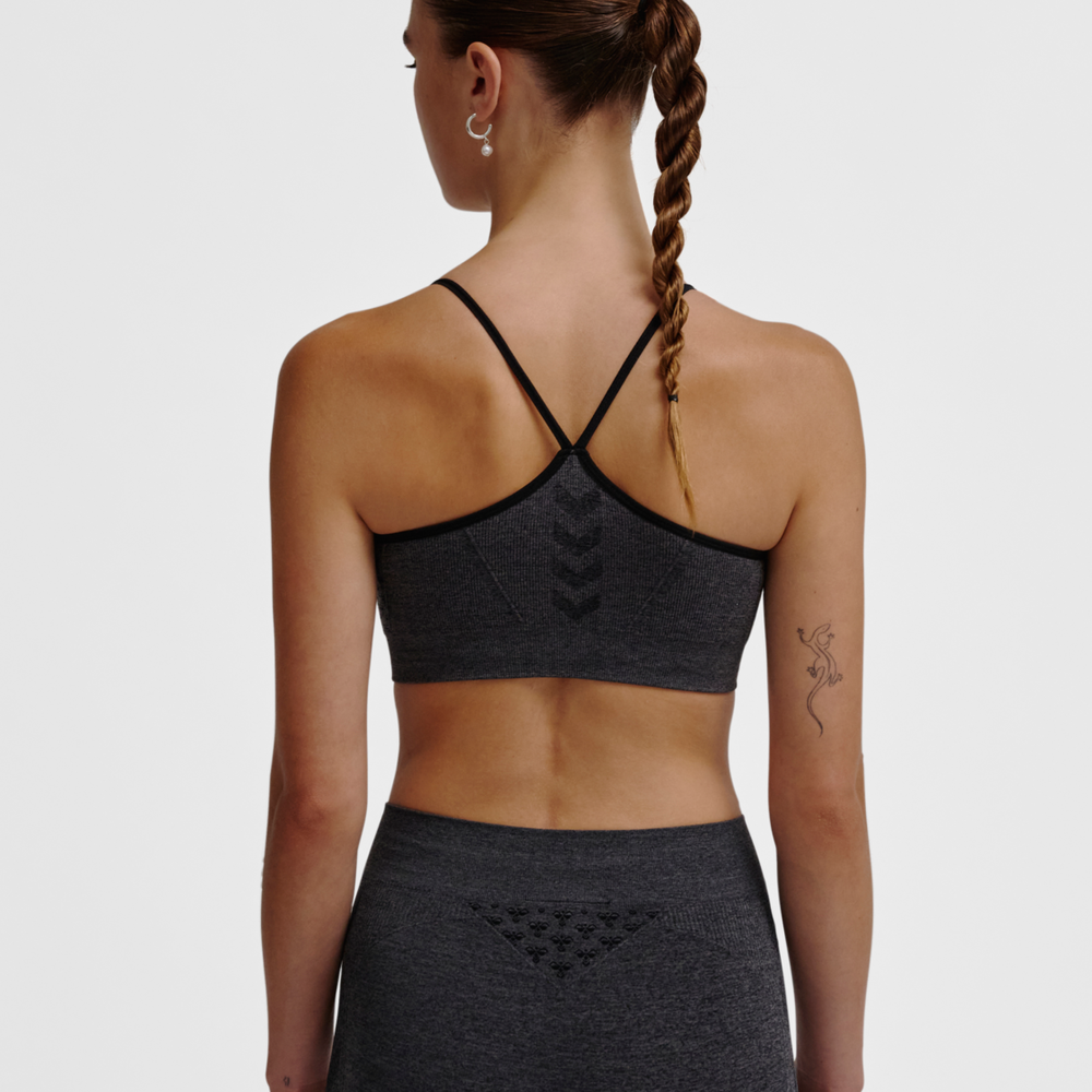 Hummel hmlCI seamless scrunch sports bra in black melange - Image 2