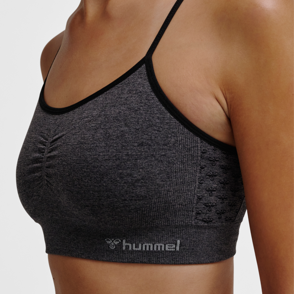 Hummel hmlCI seamless scrunch sports bra in black melange - Image 4