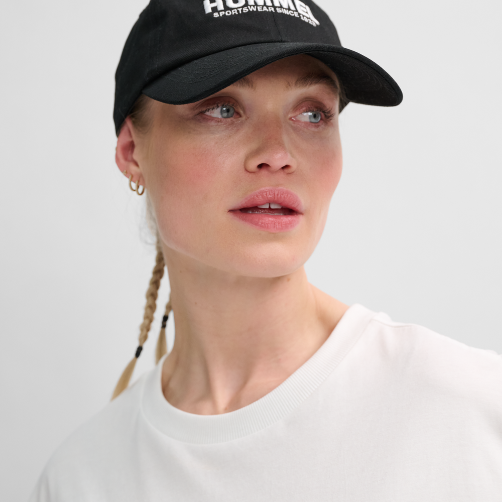 Hummel hmlLEGACY core baseball cap in black - Image 2