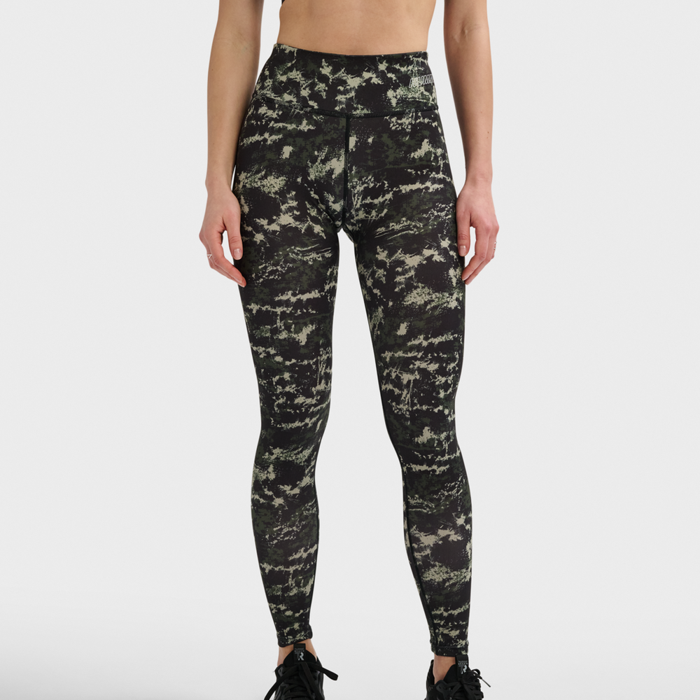 Hummel hmlTE twist aop mid waist tights in climbing ivy - Image 1