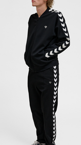 Hummel hmlARCHIVE regular poly zip jacket in black - Image 4