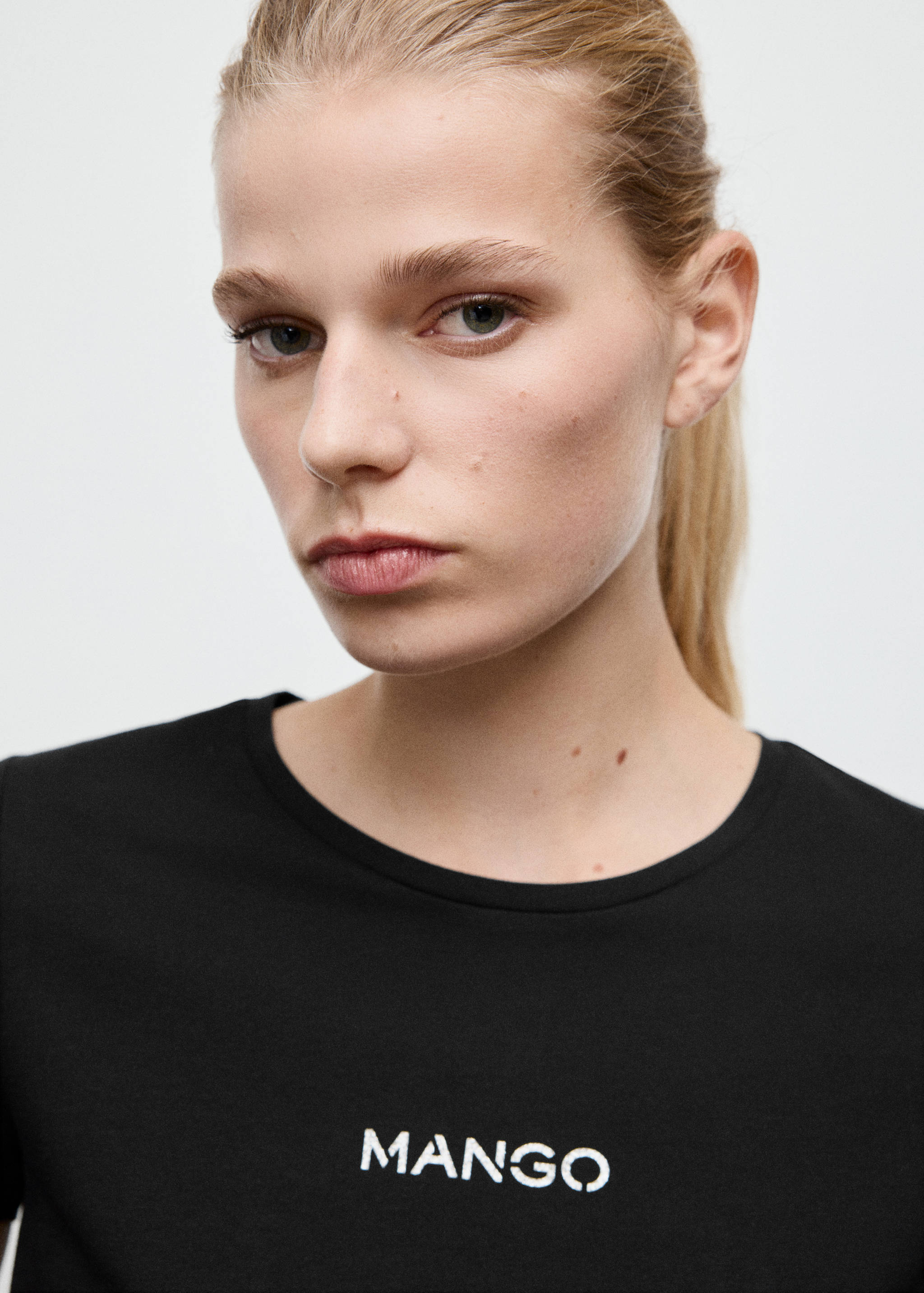 Mango t-shirt mangolog in black - 004