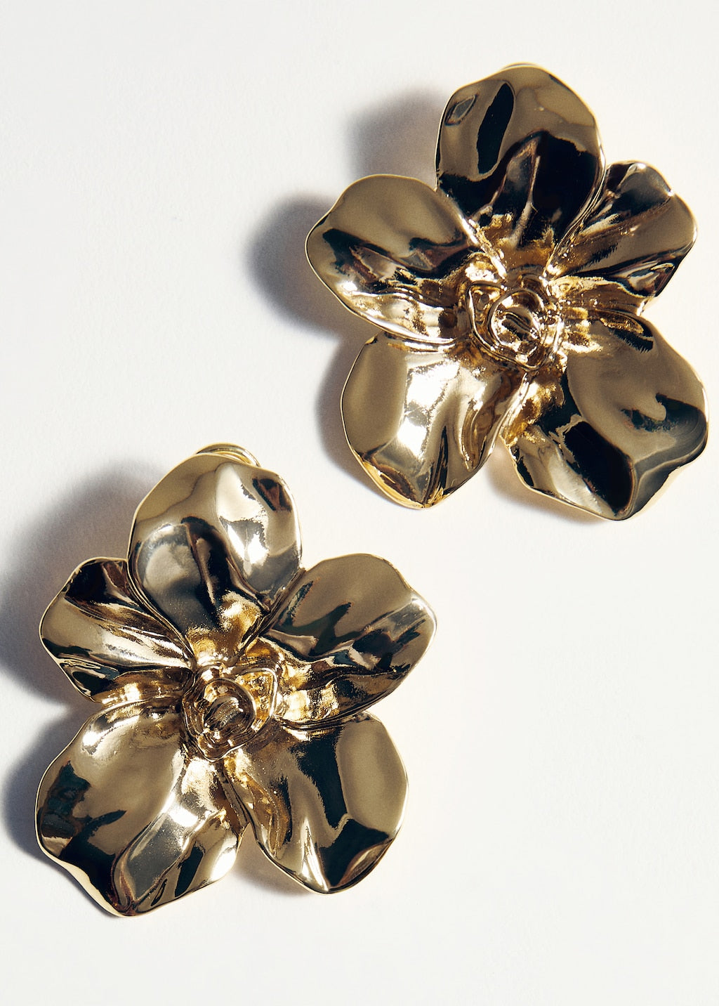Mango earrings flor in gold - Image 3
