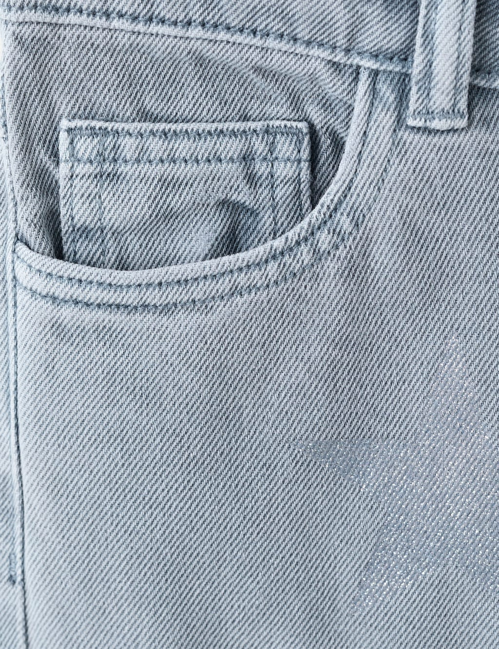 Mango jeans shine in carpet - Image 2
