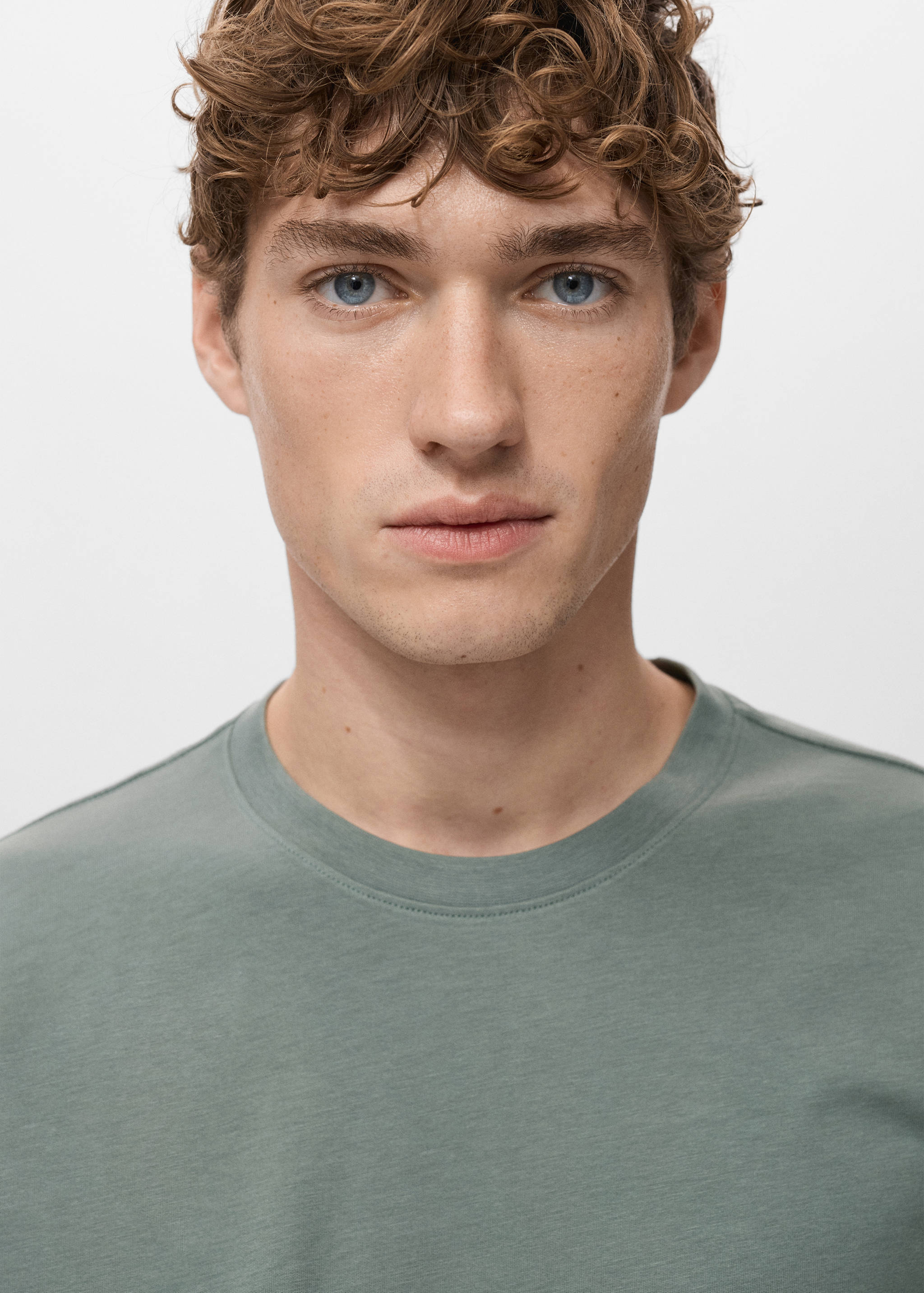 Mango t-shirt cherlo in moss - 004