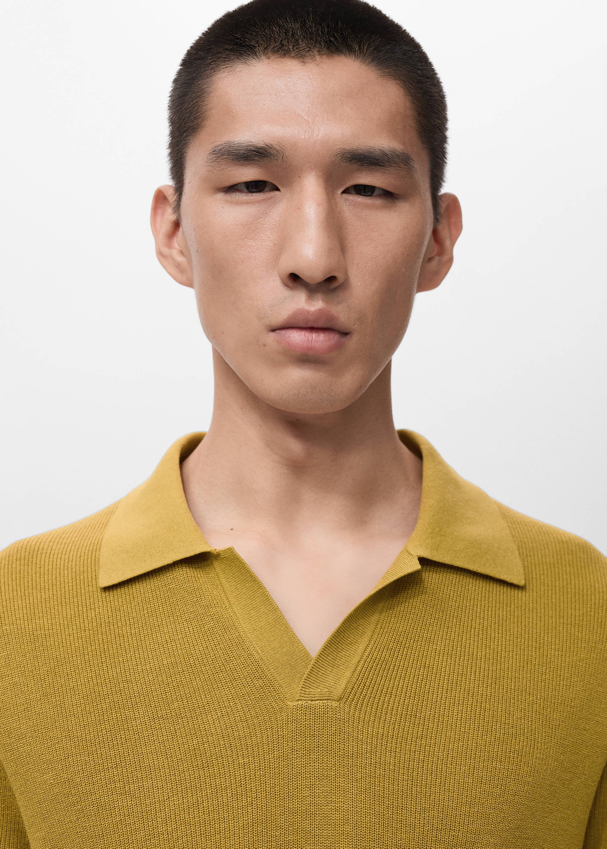 Mango poloshirt lino in color 19-004