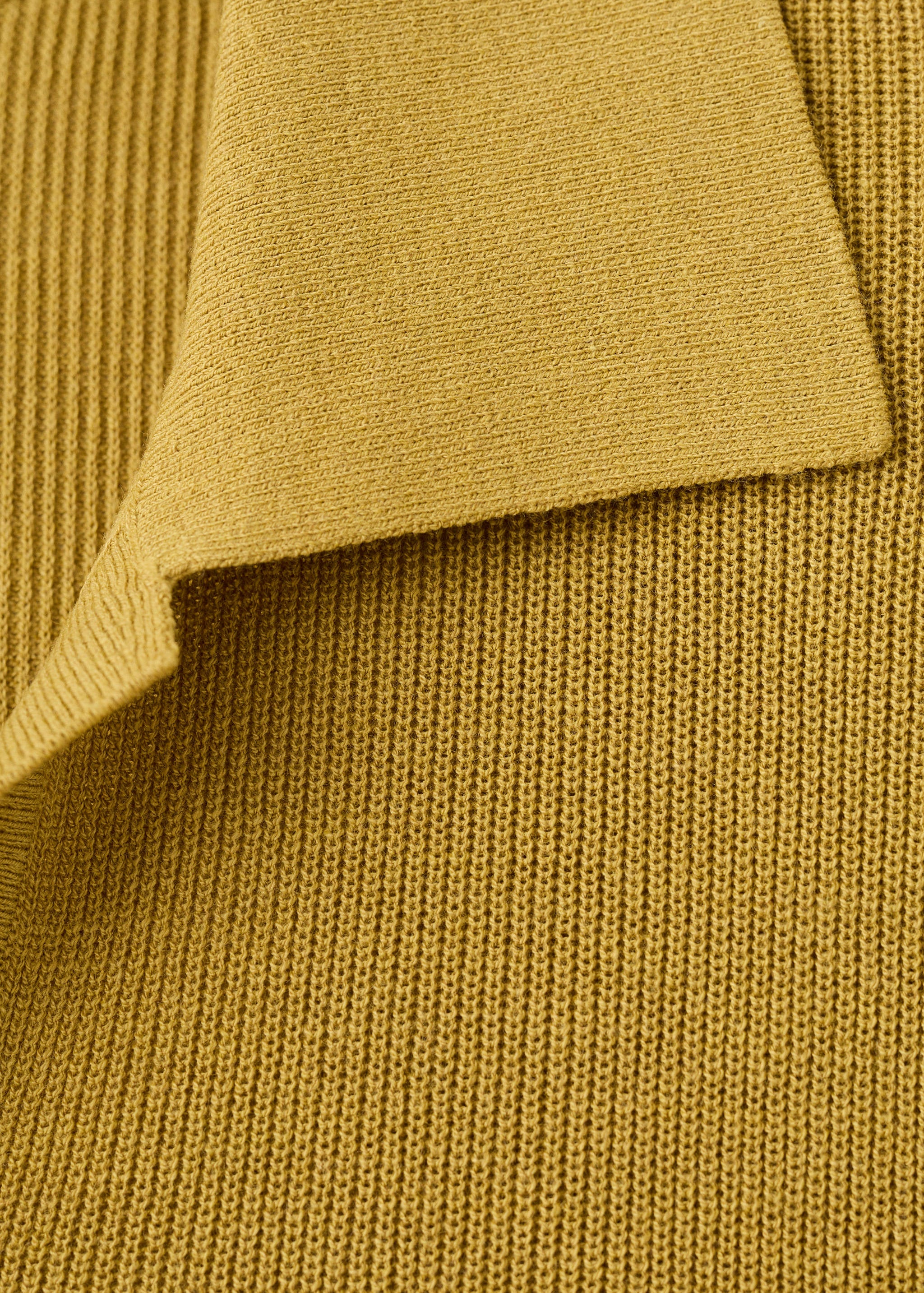 Mango poloshirt lino in color 19-023