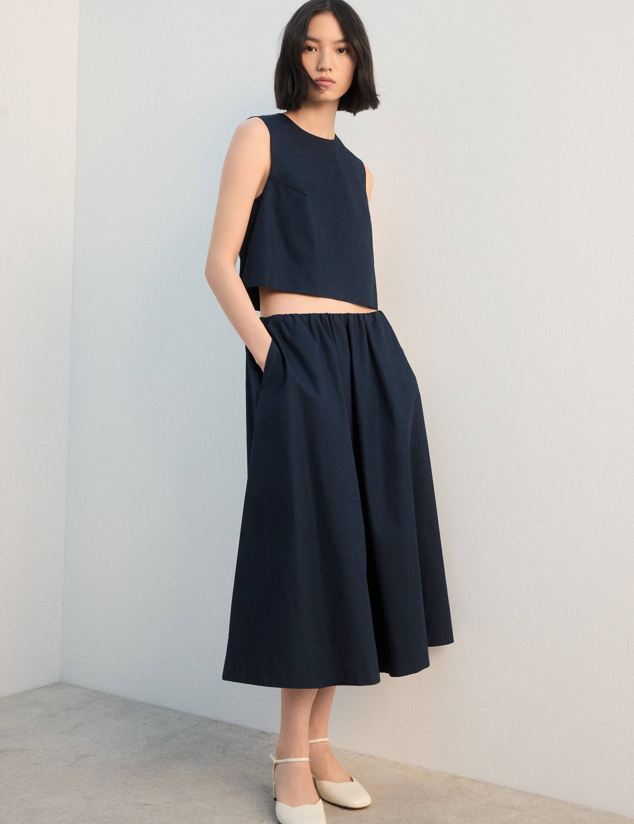 Mango top poppy in navy-001