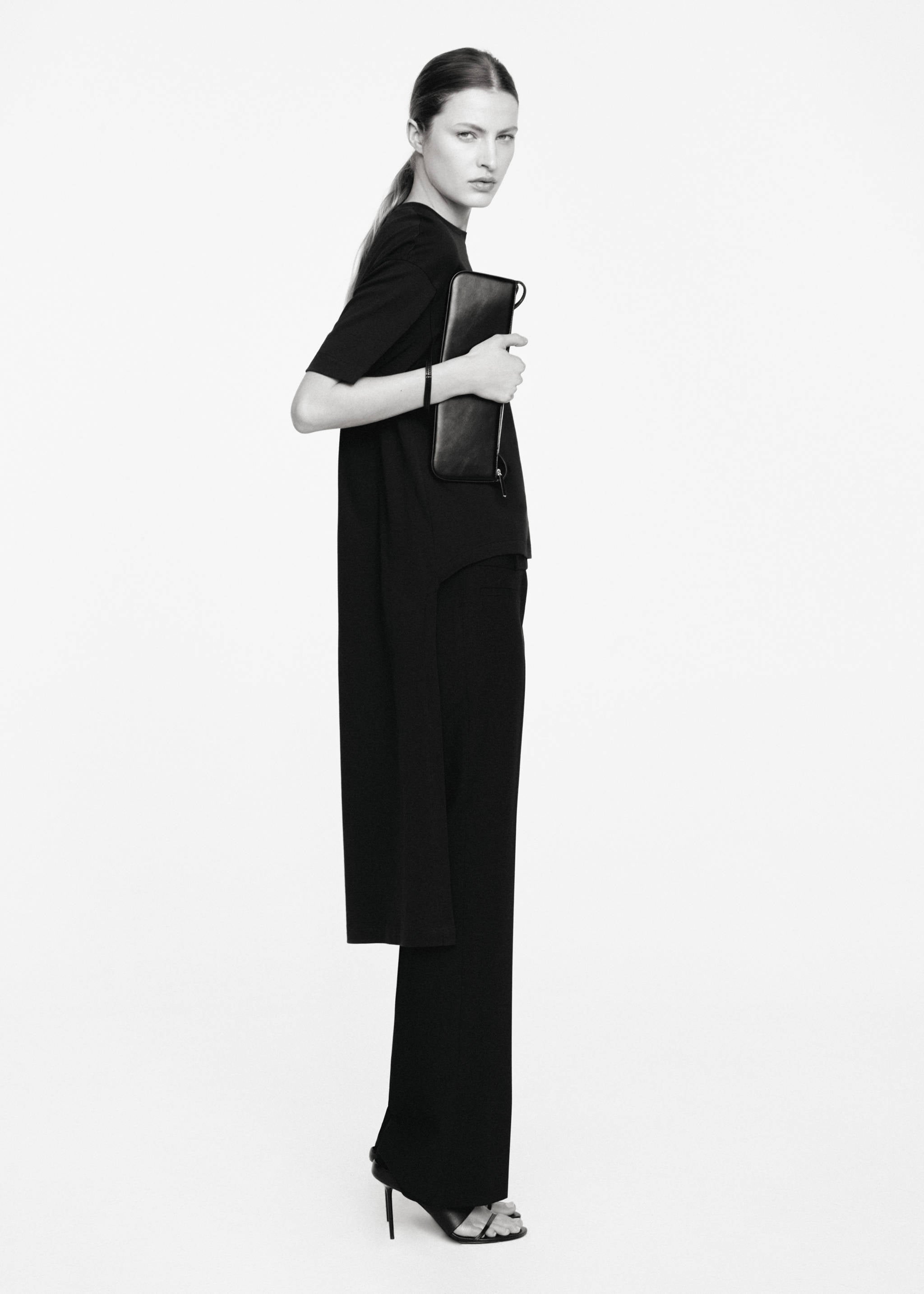 Mango t-shirt iris in black-001