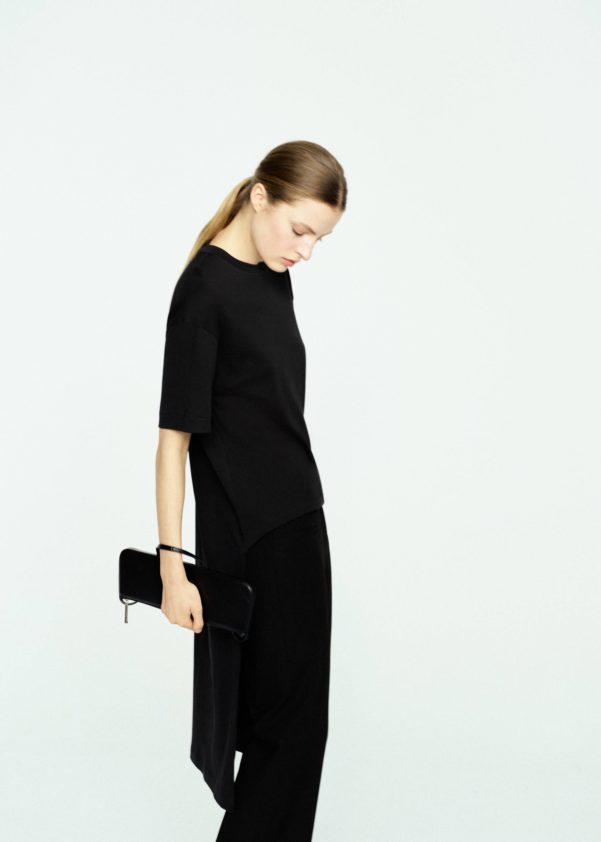 Mango t-shirt iris in black-002