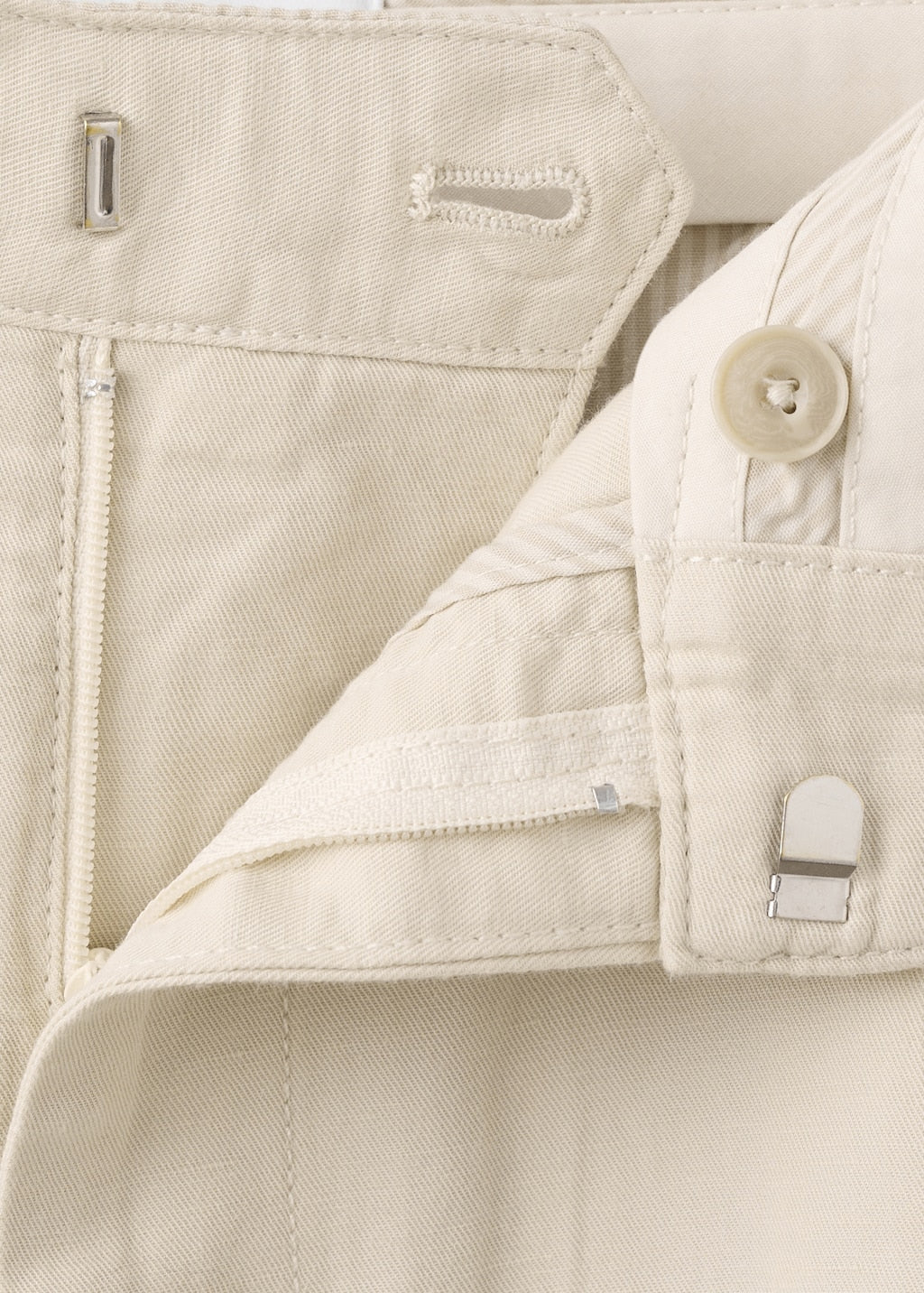 Mango shorts boren in sand - Image 7