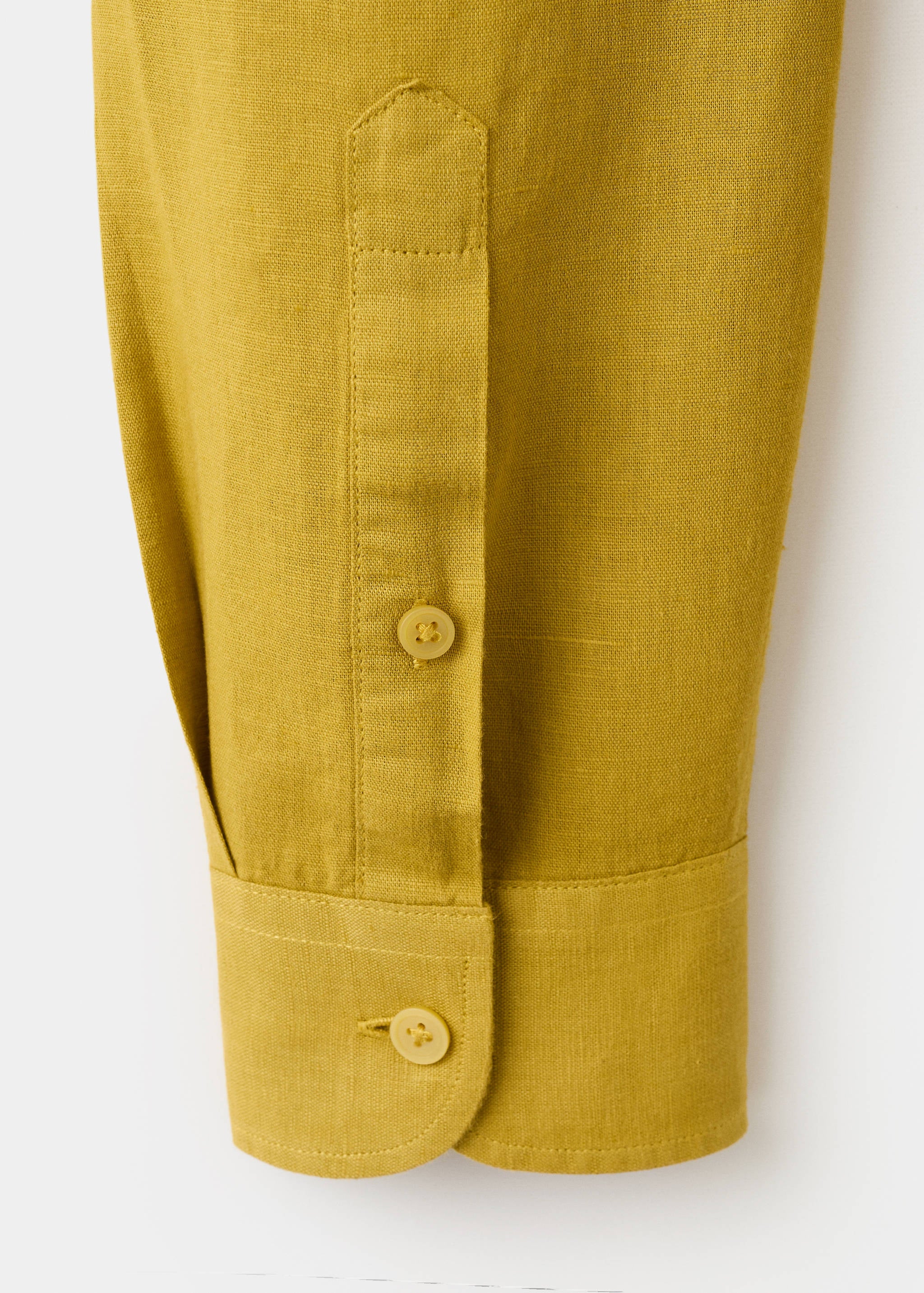 Mango shirt avispa in color 19-023