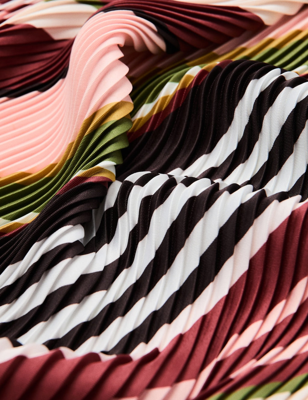 Mango kerchief pleat in garnet - Image 1