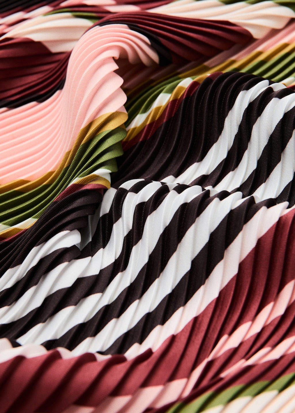 Mango kerchief pleat in garnet - Image 1