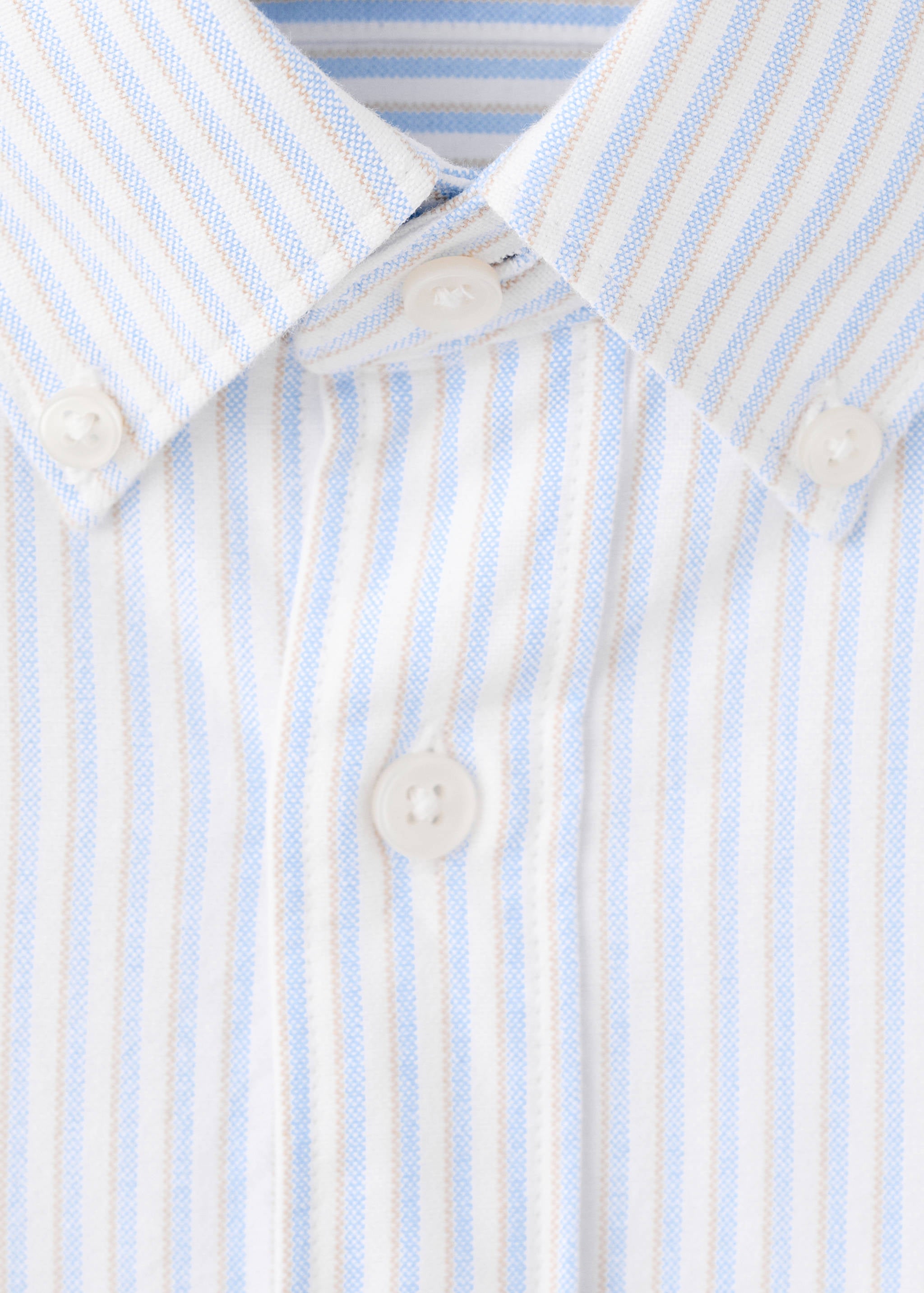 Mango shirt kodak in carpet-023