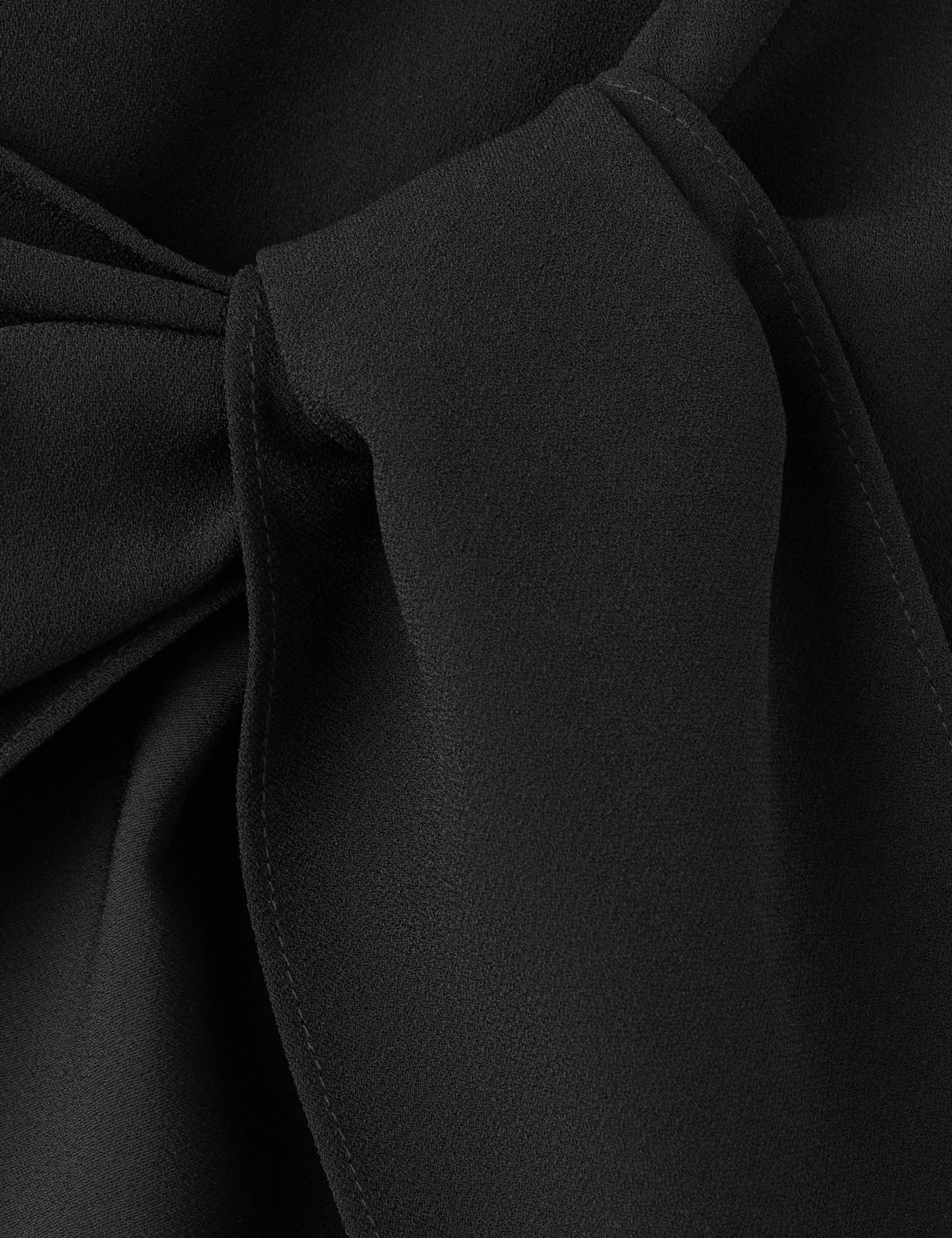 Mango shorts pistacho in black