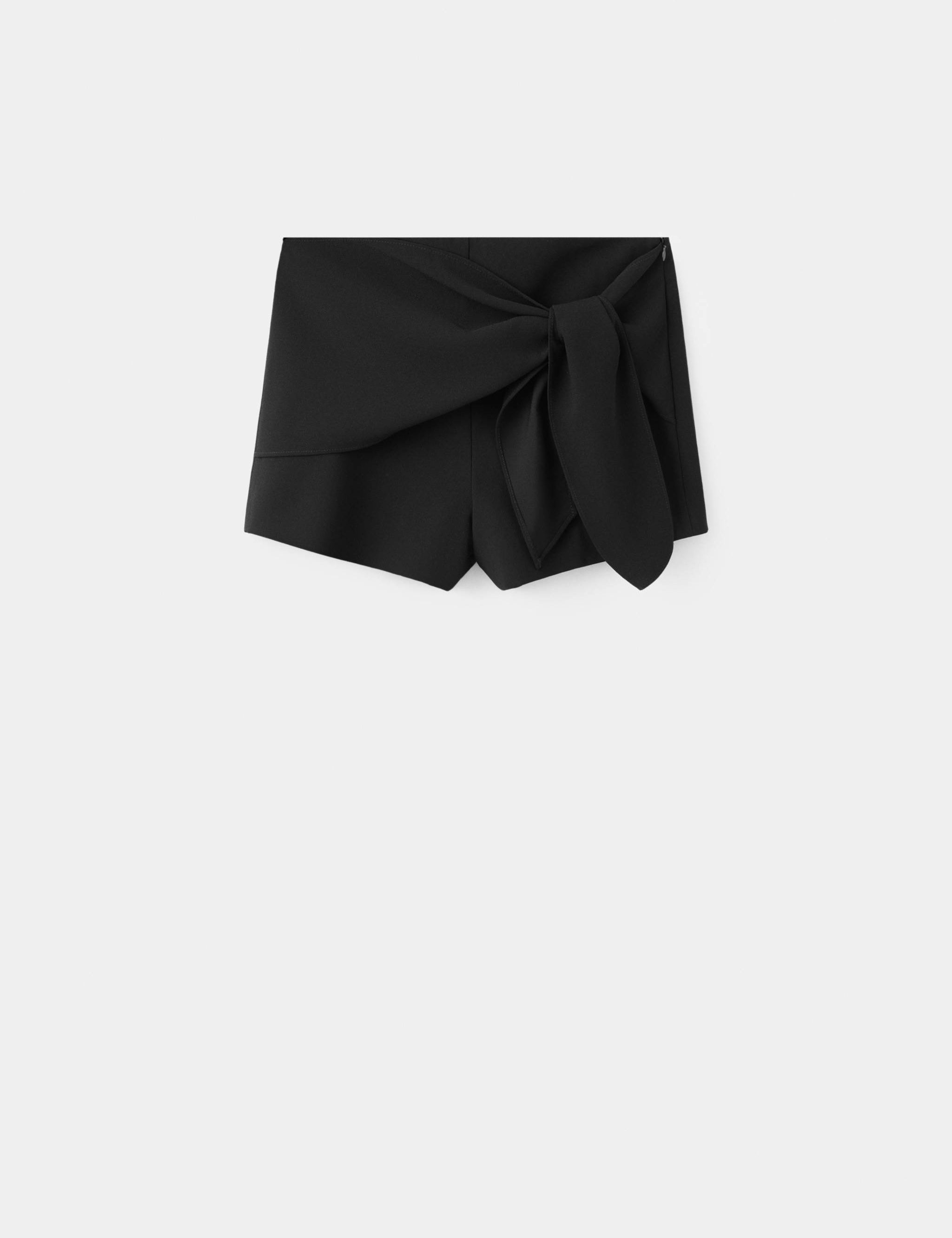 Mango shorts pistacho in black