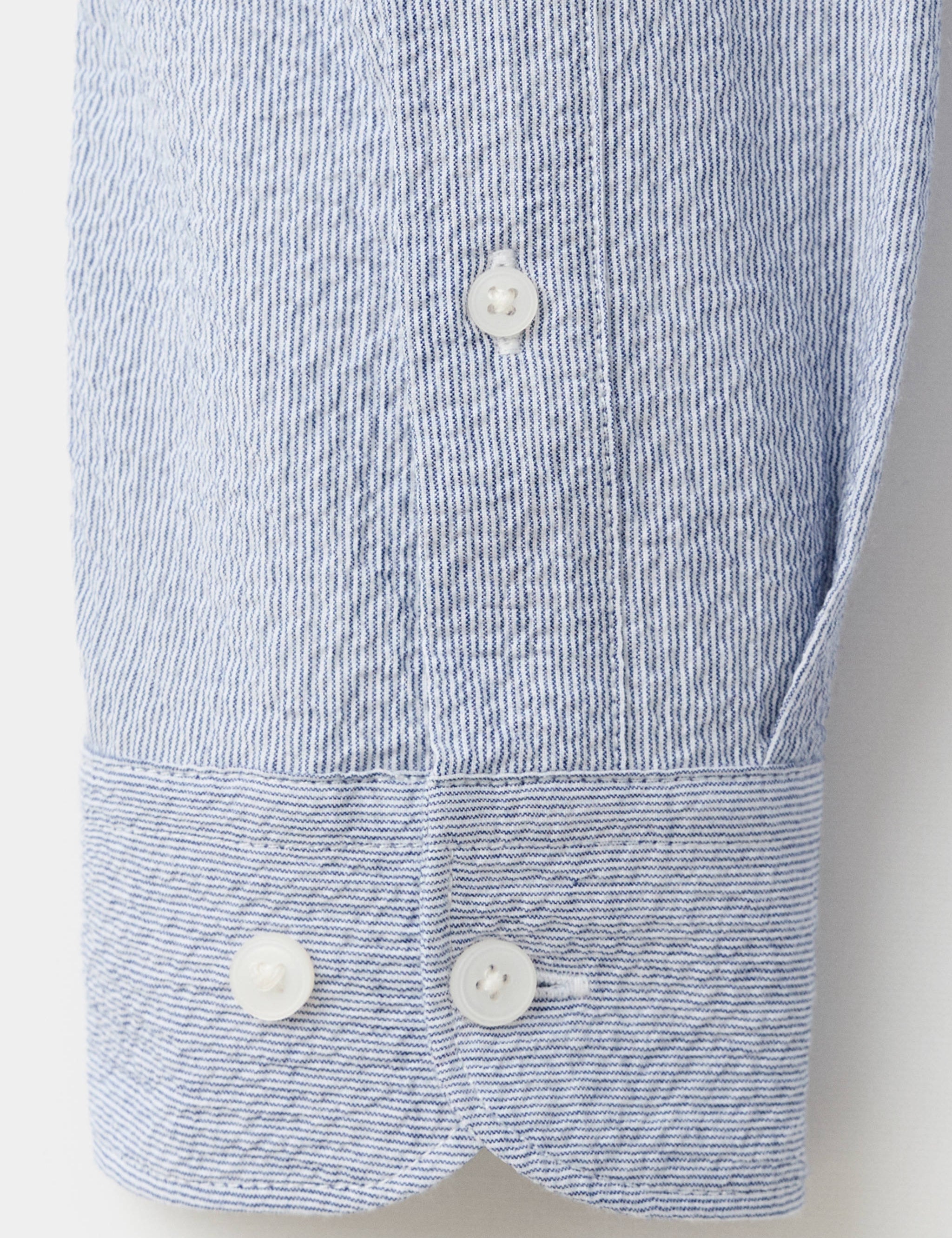 Mango camisa kissos in carpet