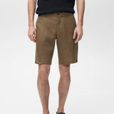 Mango bermudas carp in hunting