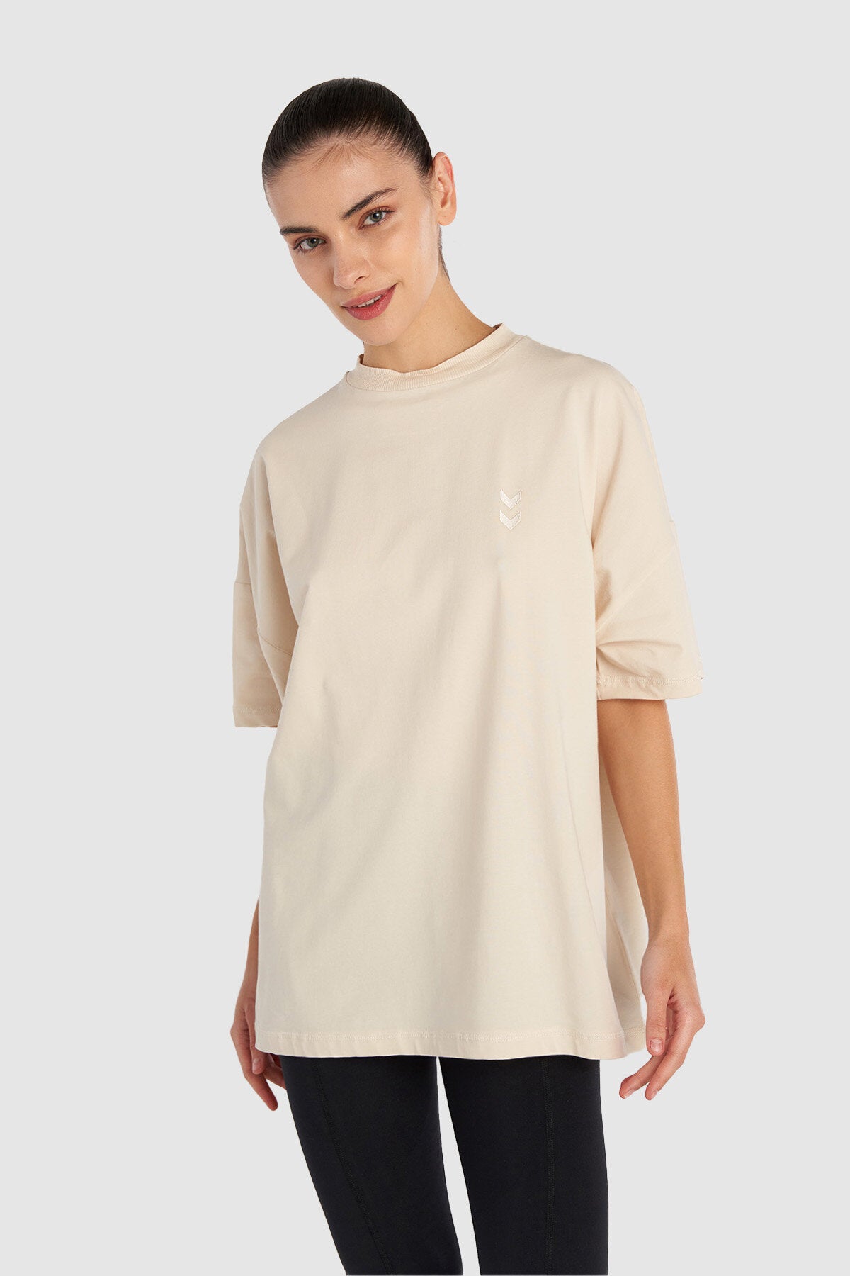 Hummel hmlANET oversize t-shirt s/s in whitecap grey - Image 1