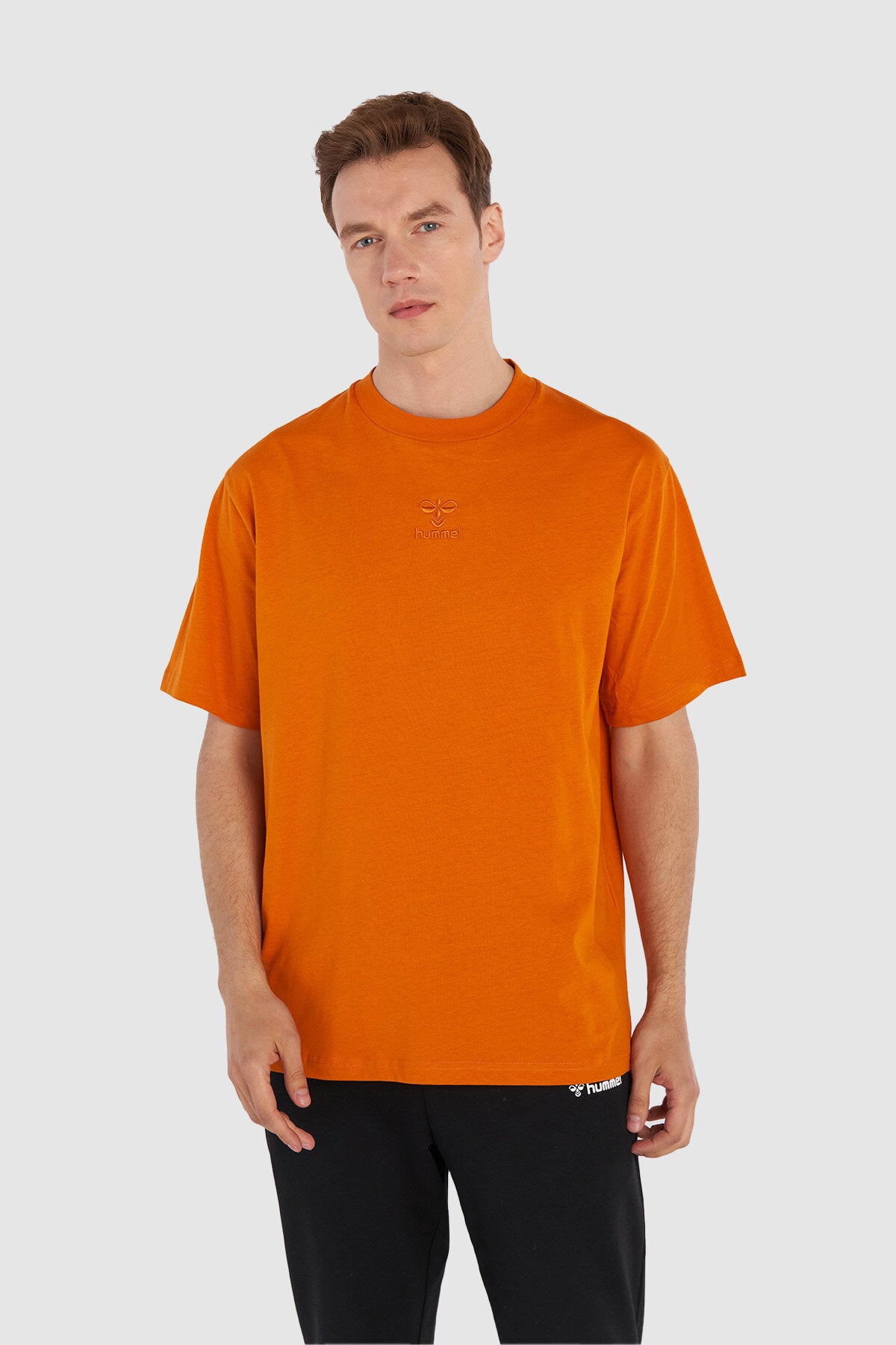 Hummel hmlBRITT oversize t-shirt s/s in marmalade - Image 1