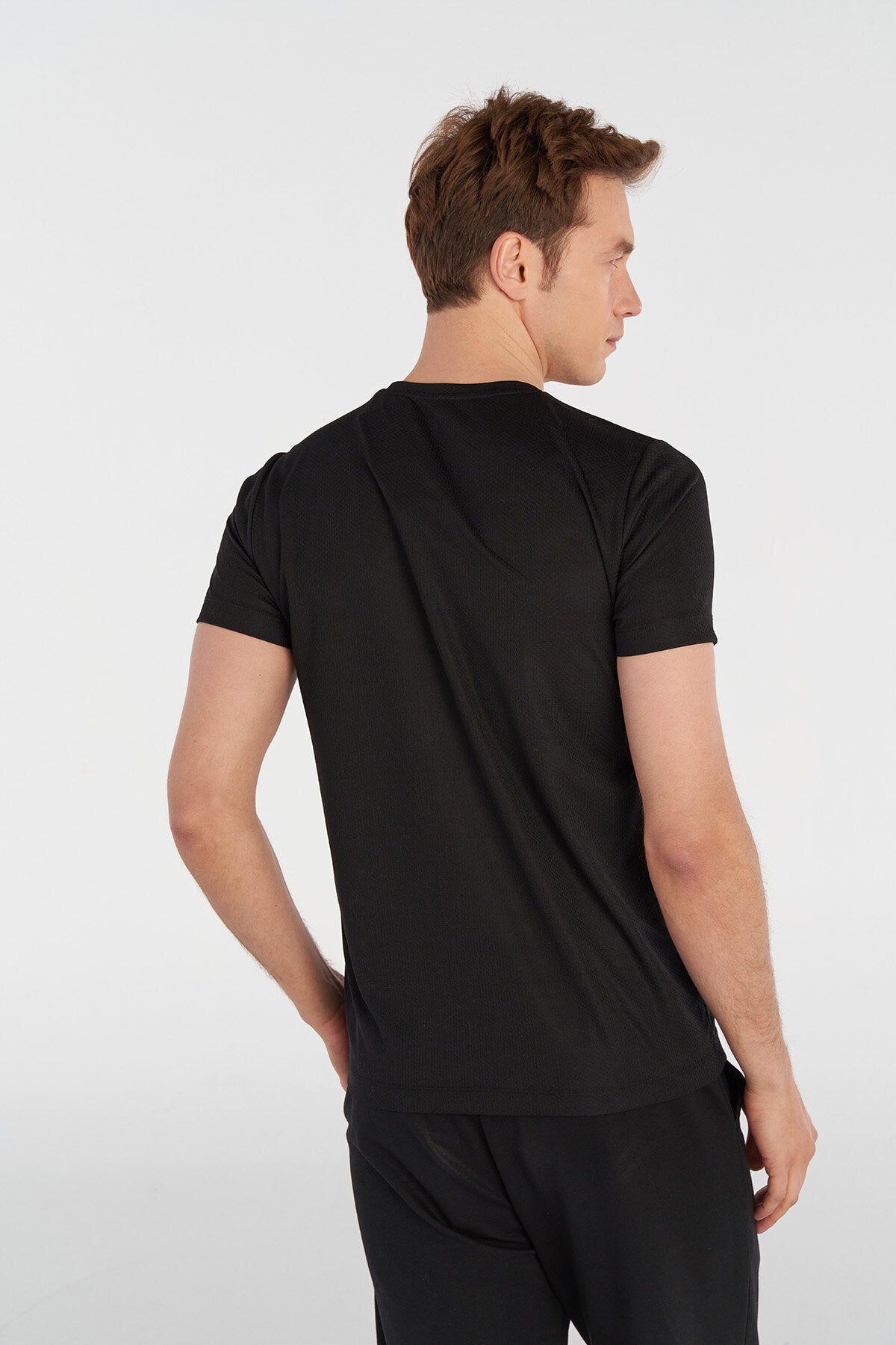 Hummel hmlFRED t-shirt s/s in black - Image 3