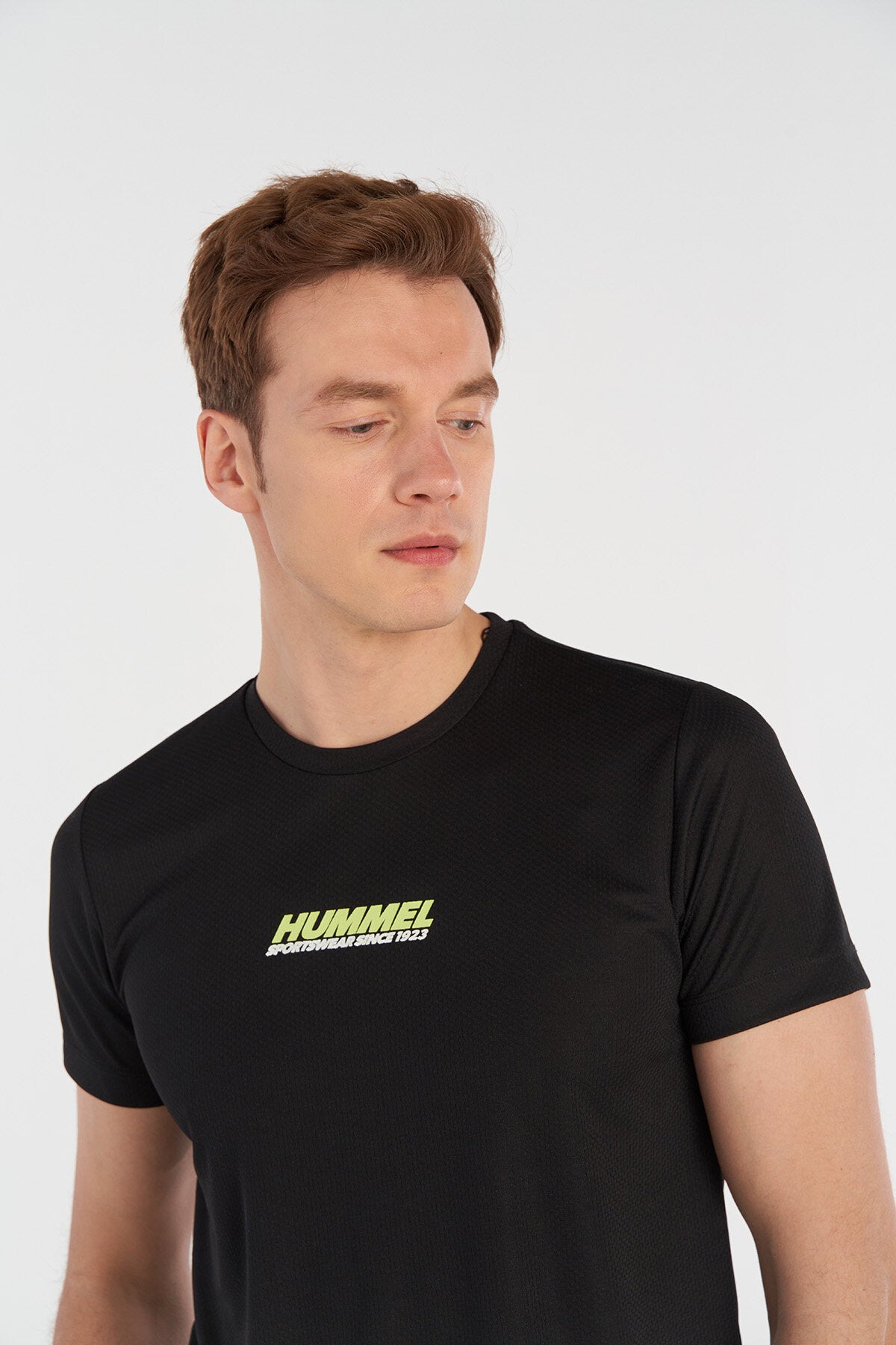 Hummel hmlFRED t-shirt s/s in black - Image 2