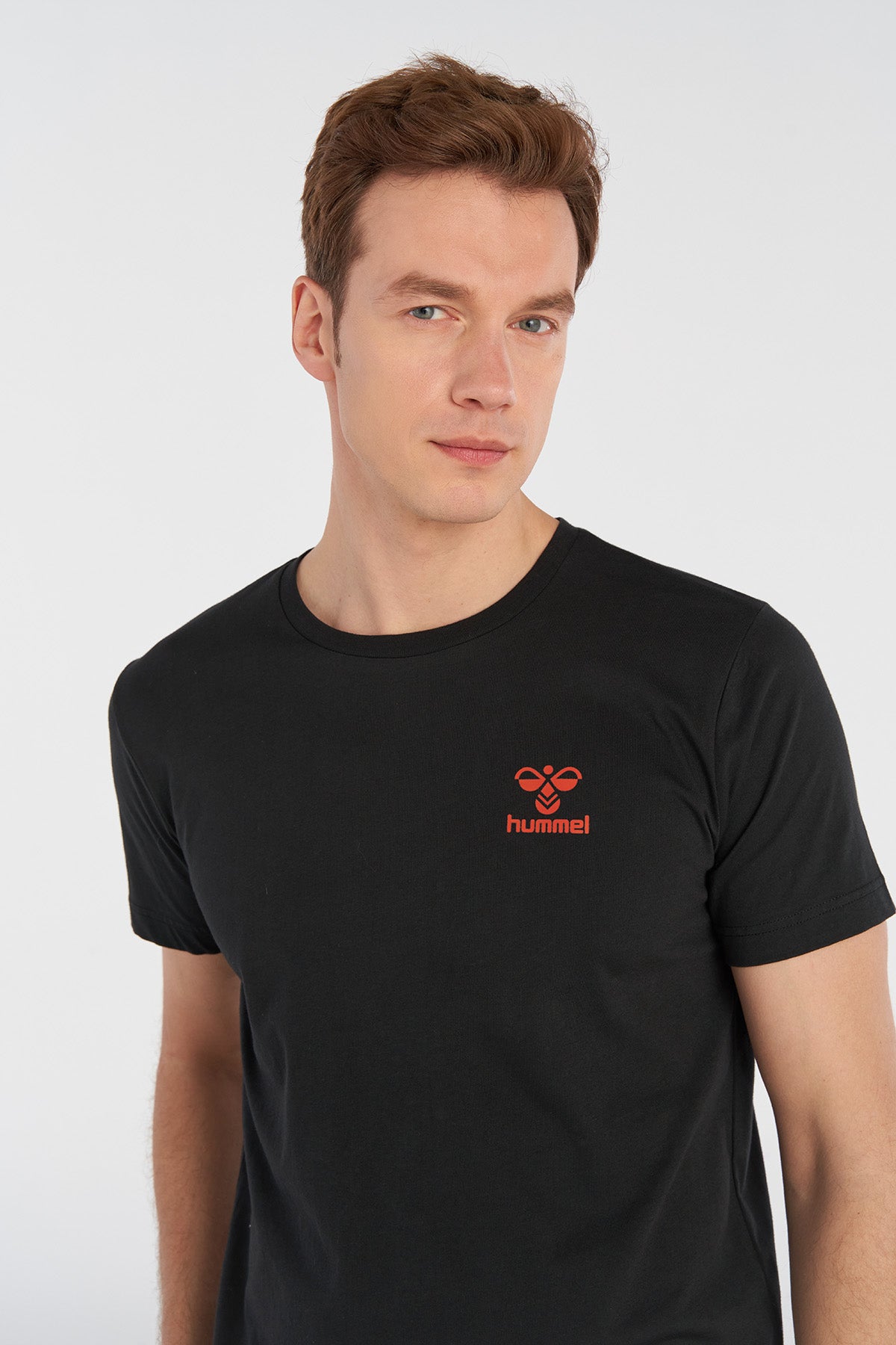 Hummel hmlLEON t-shirt s/s in black - Image 2
