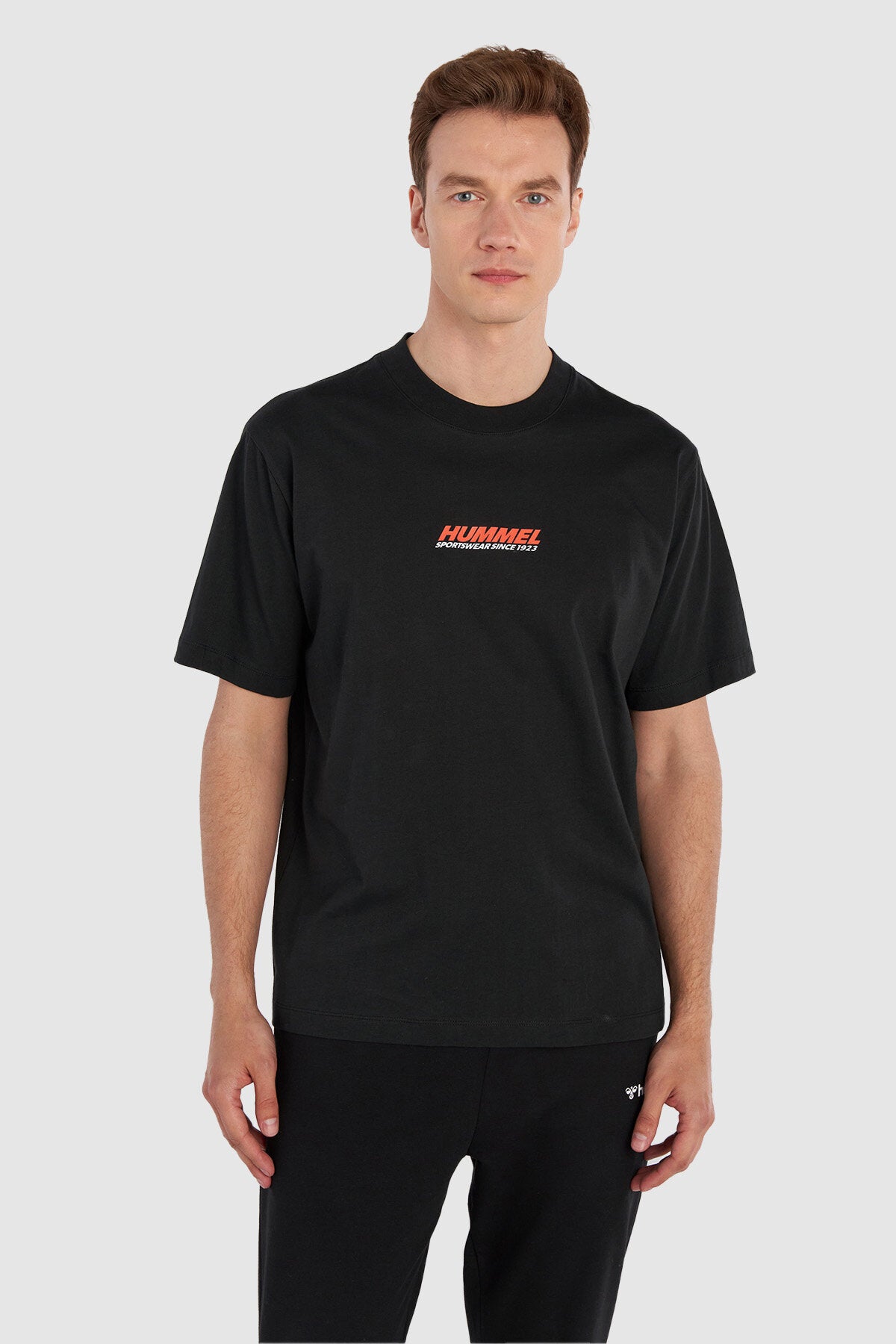 Hummel hmlWALTON oversize t-shirt s/s in black - Image 1