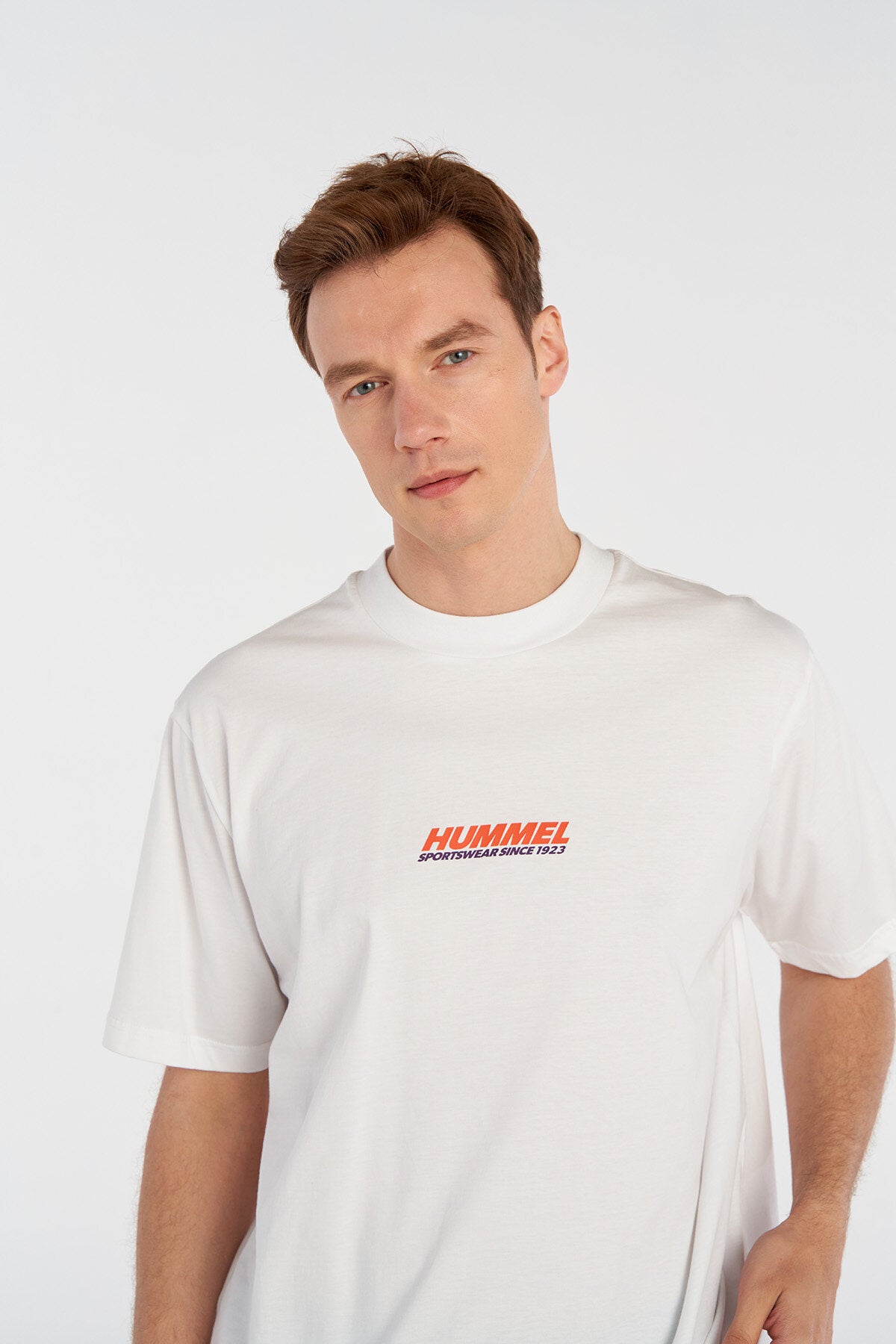Hummel hmlWALTON oversize t-shirt s/s in off white - Image 2