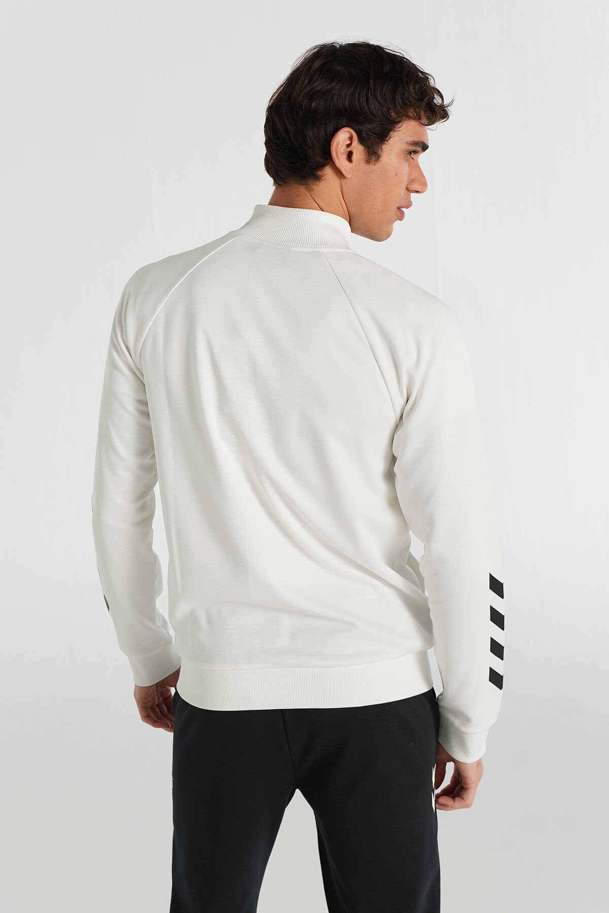 Hummel hmlFALCONZO zip jacket in off white - Image 3