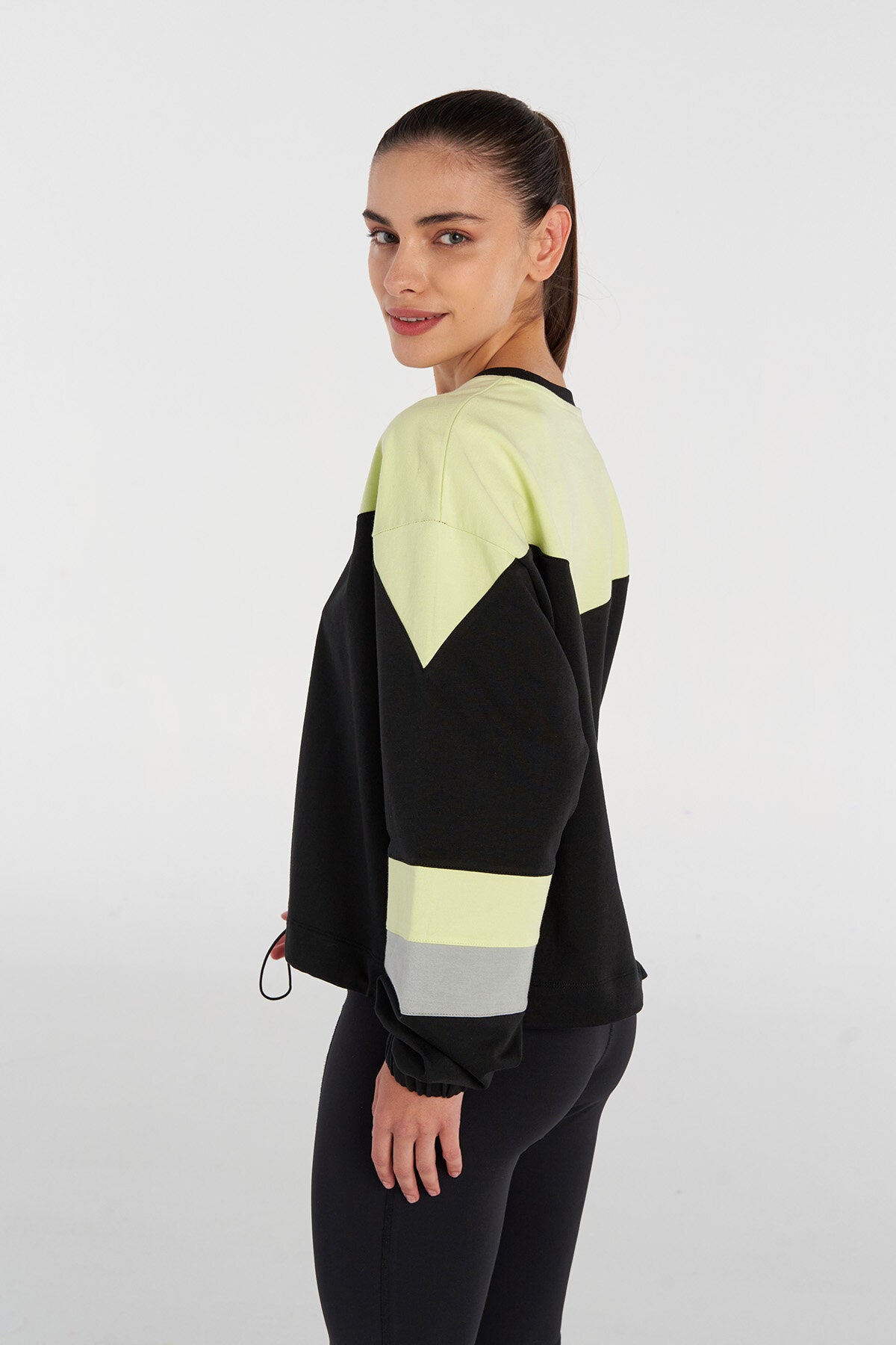 Hummel hmlMISTY sweatshirt in black - Image 8