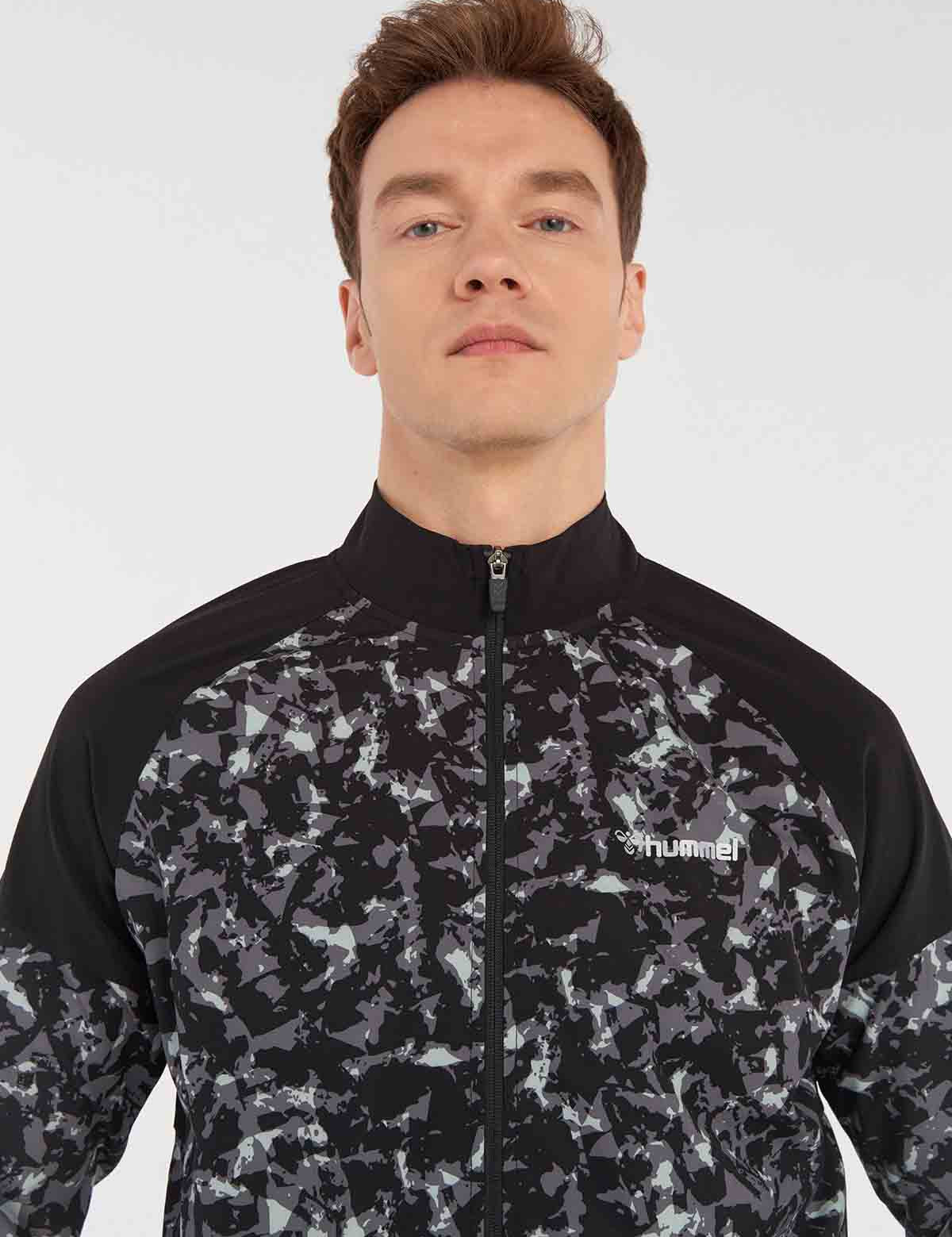 Hummel hmlMETEN zip jacket in black - Image 2