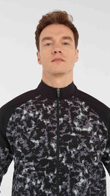 Hummel hmlMETEN zip jacket in black - Image 2