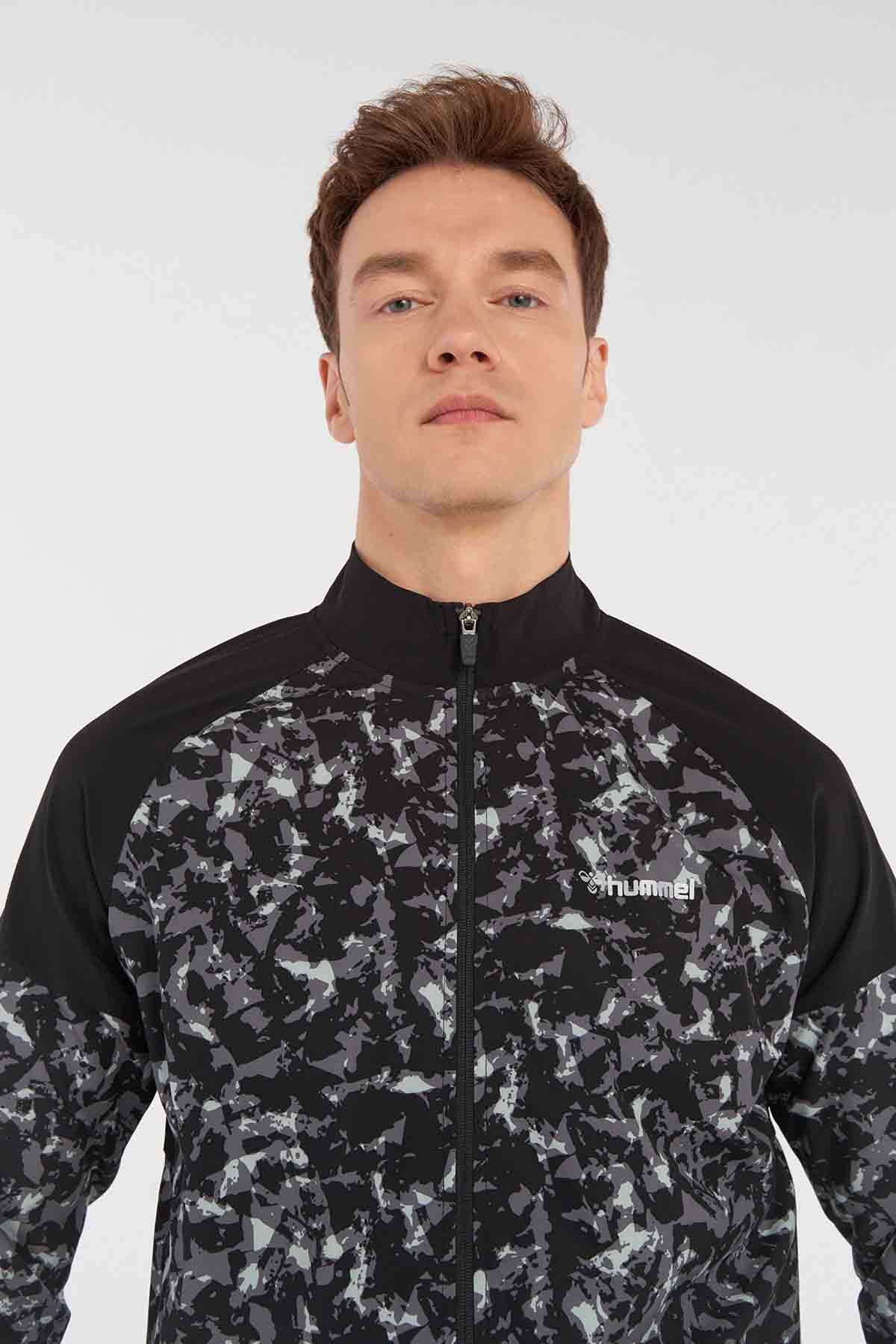Hummel hmlMETEN zip jacket in black - Image 5