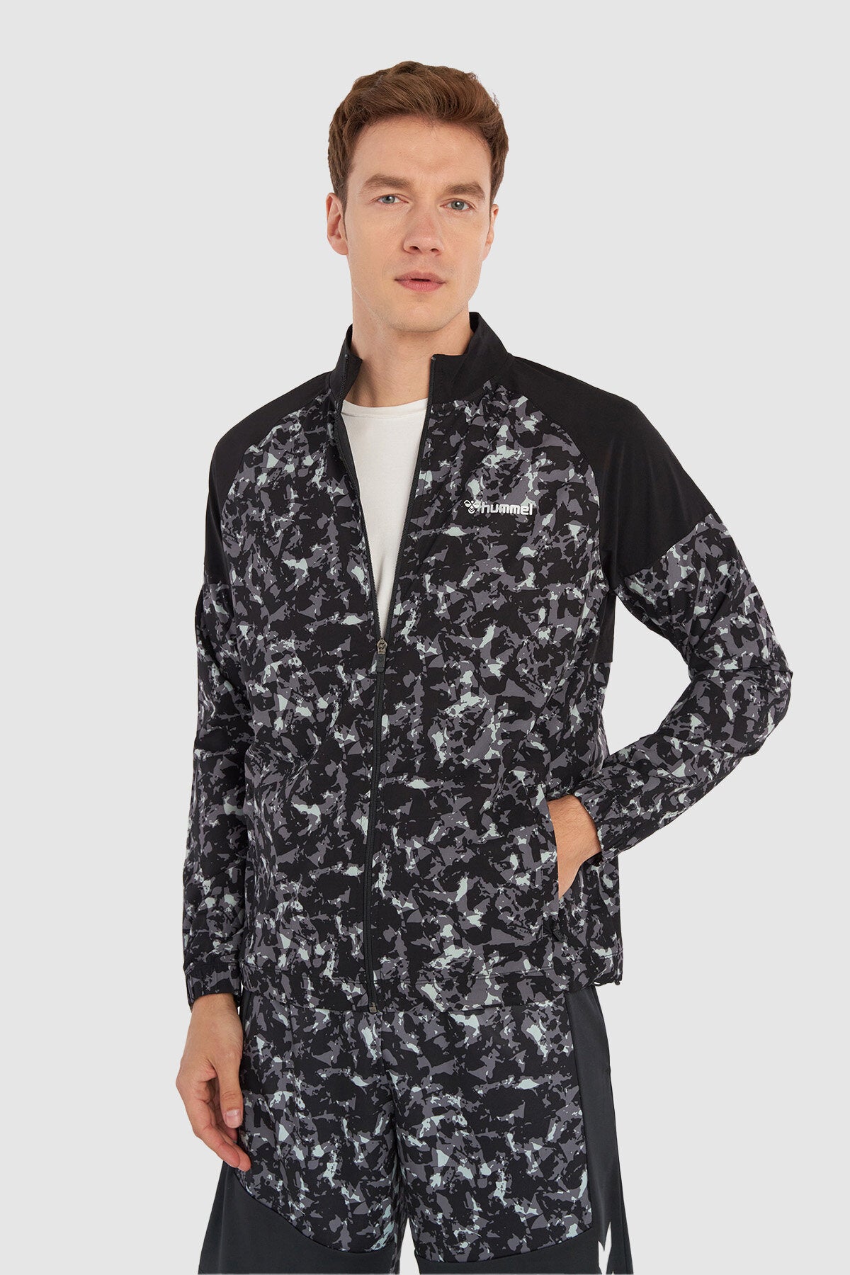 Hummel hmlMETEN zip jacket in black - Image 1