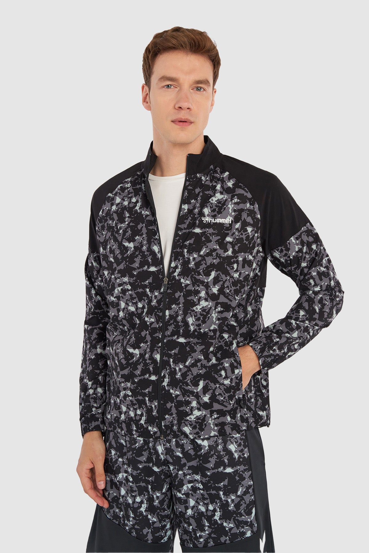 Hummel hmlMETEN zip jacket in black - Image 4