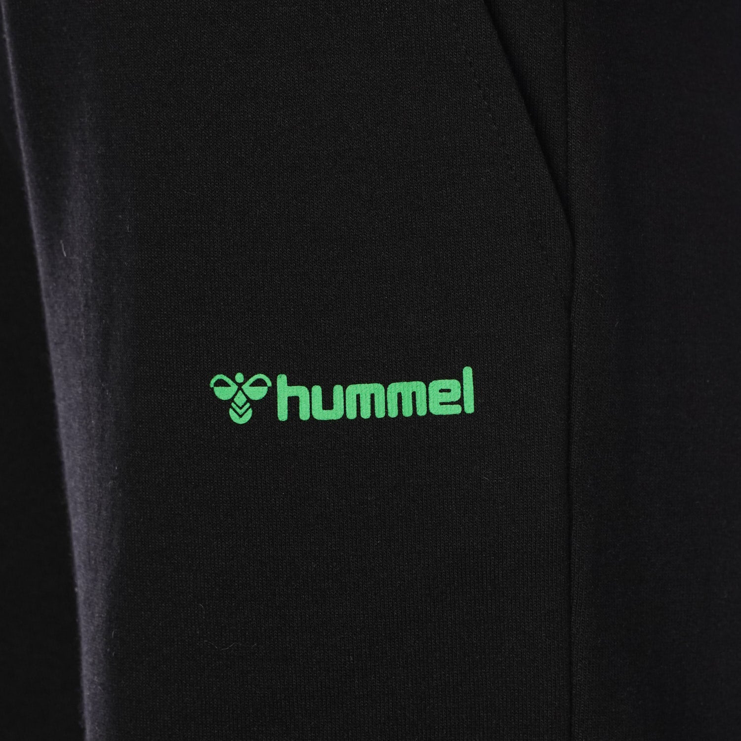 Hummel hmlLUTHER shorts in black - Image 4