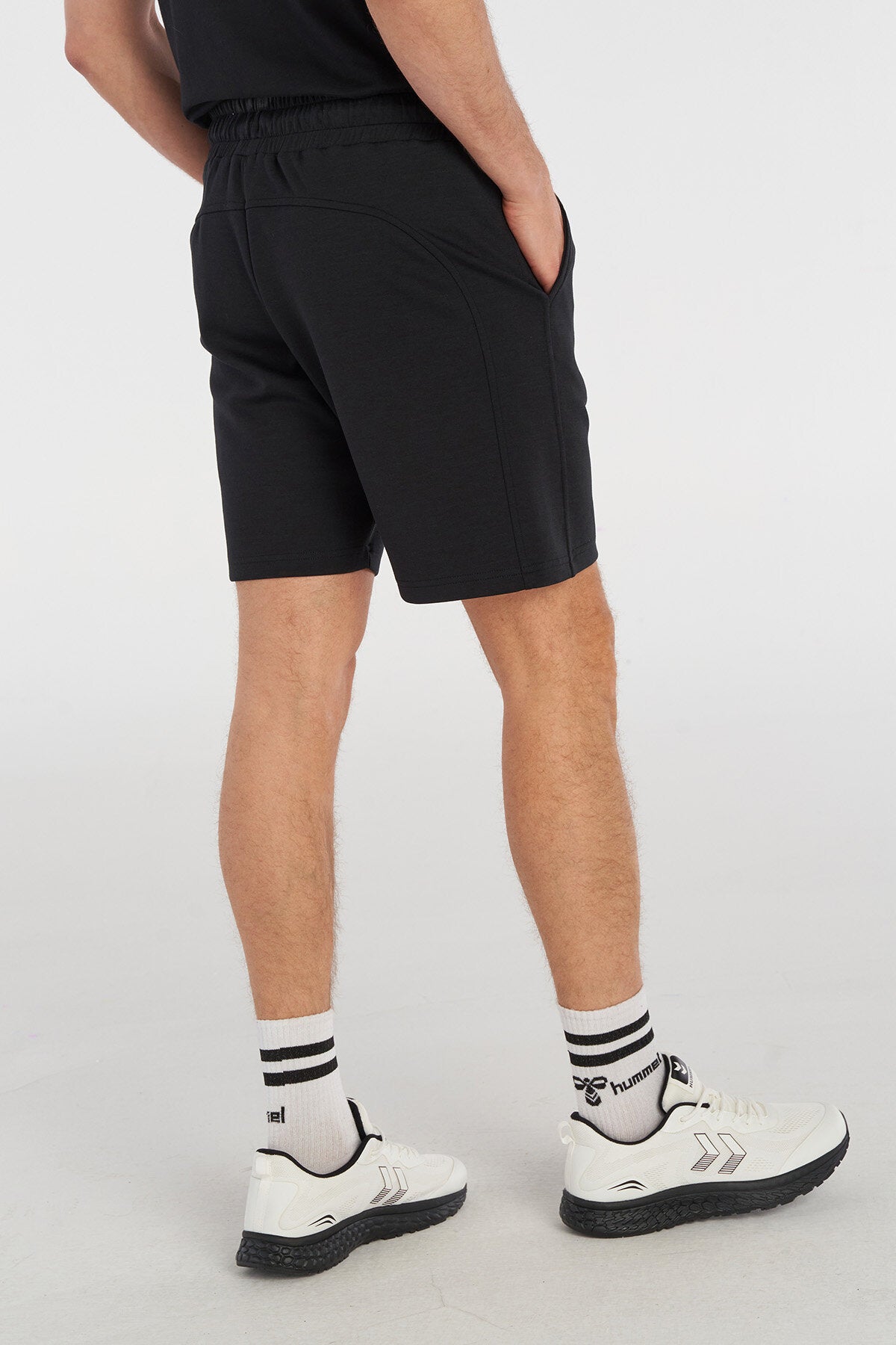 Hummel hmlGORAN shorts in black - Image 3