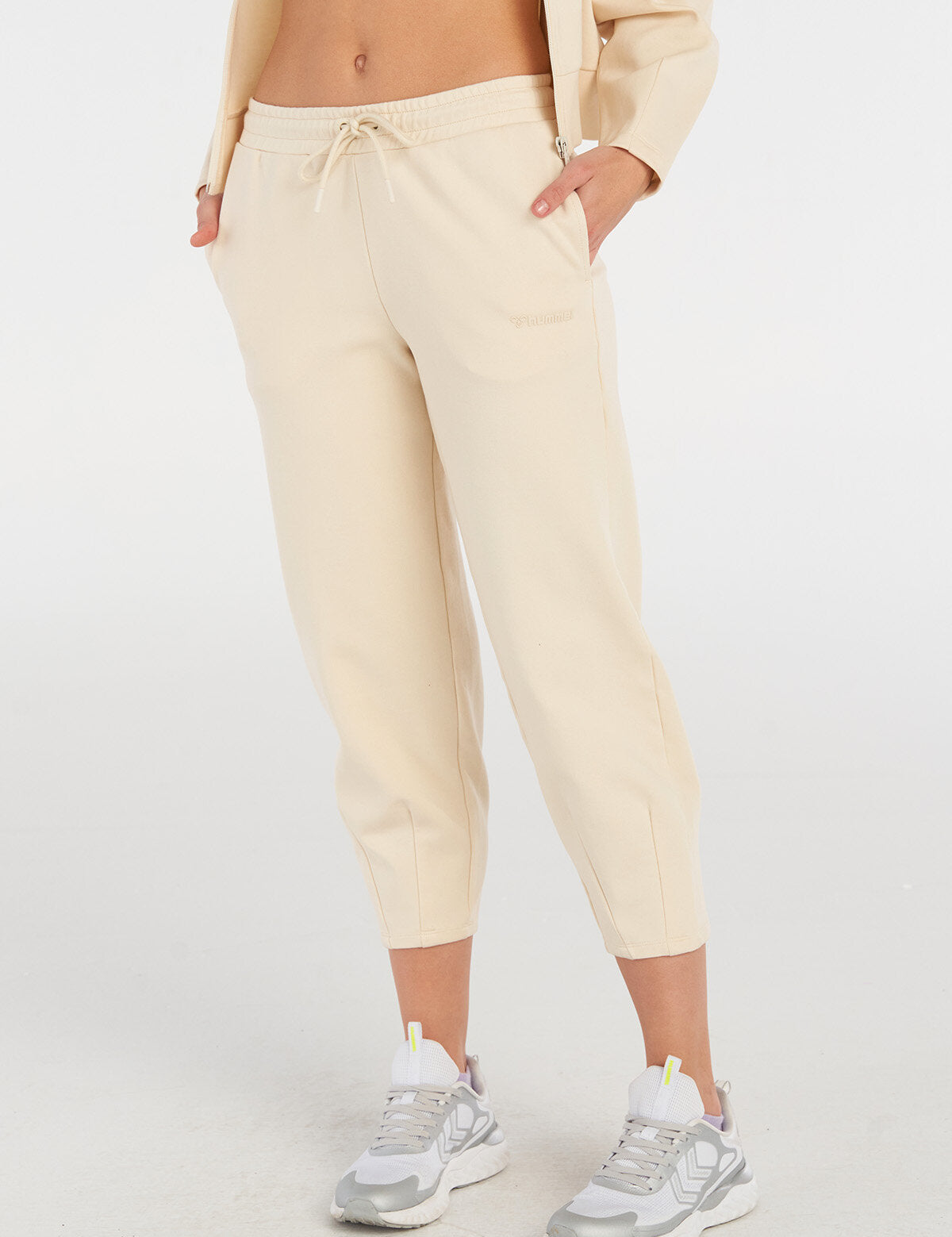 Hummel hmlJAYS pants in whitecap grey - Image 1