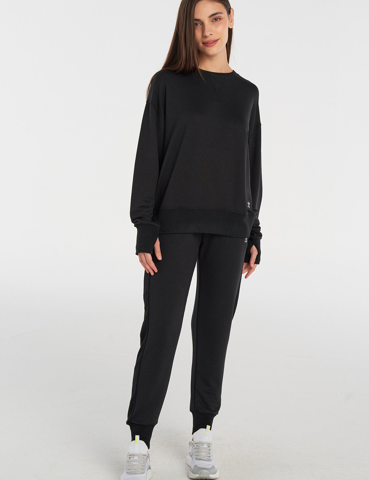 Hummel hmlJONINA pants in black - Image 2